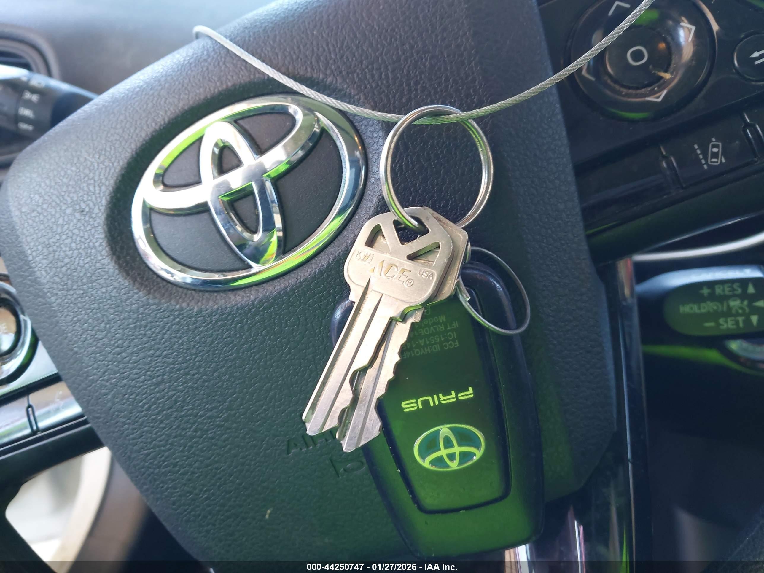 TOYOTA PRIUS image 11