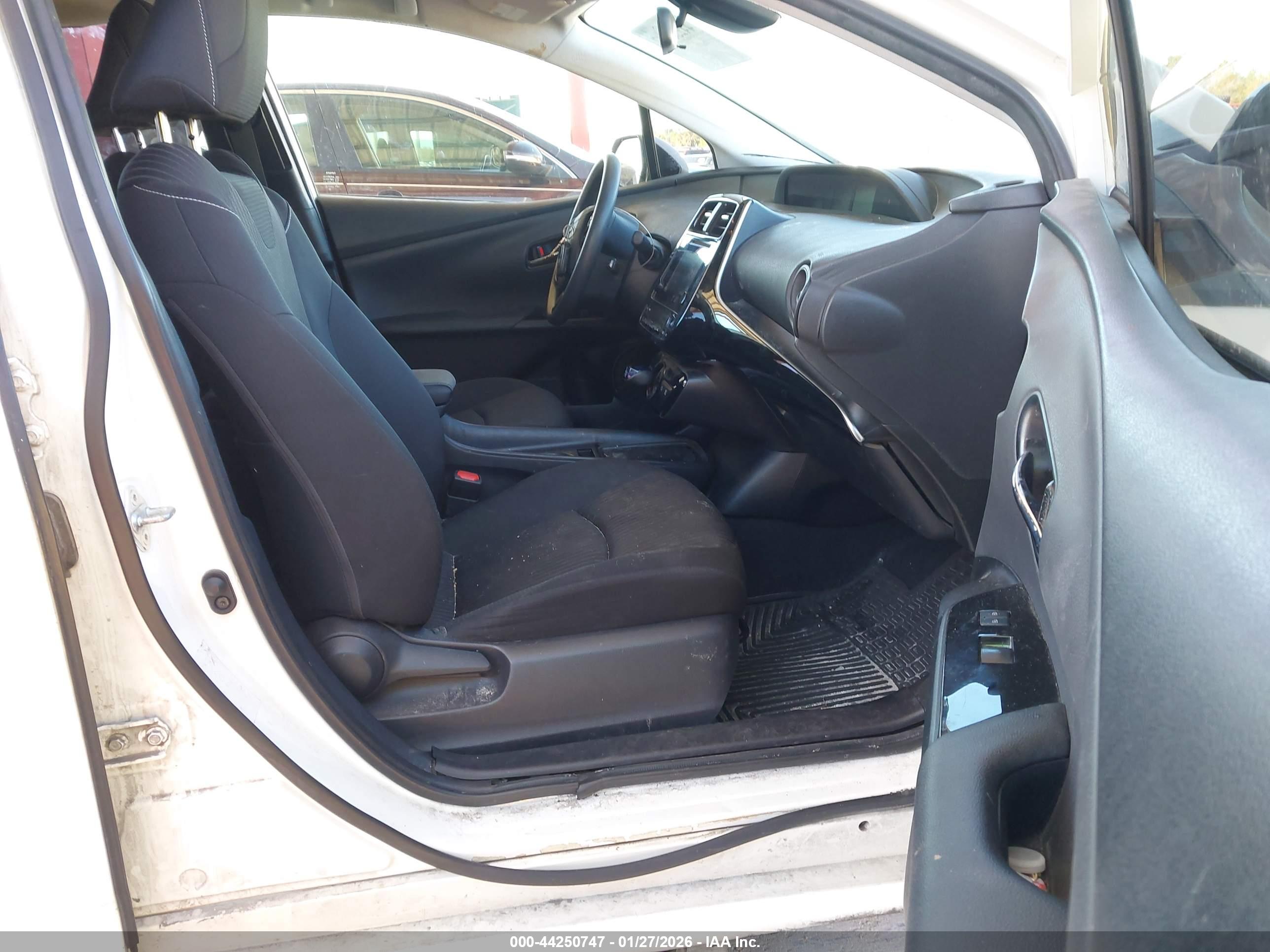TOYOTA PRIUS image 5