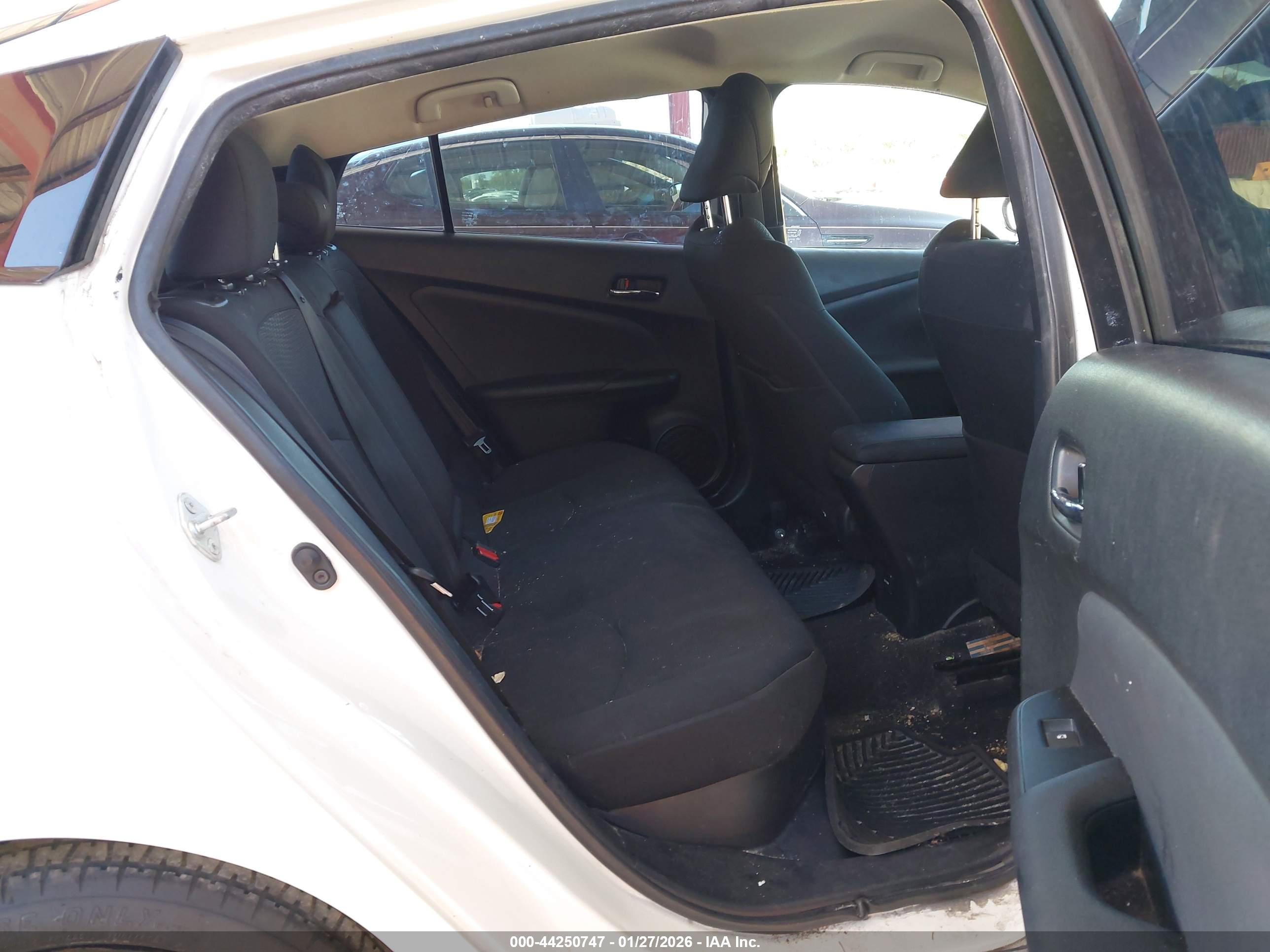 TOYOTA PRIUS image 8