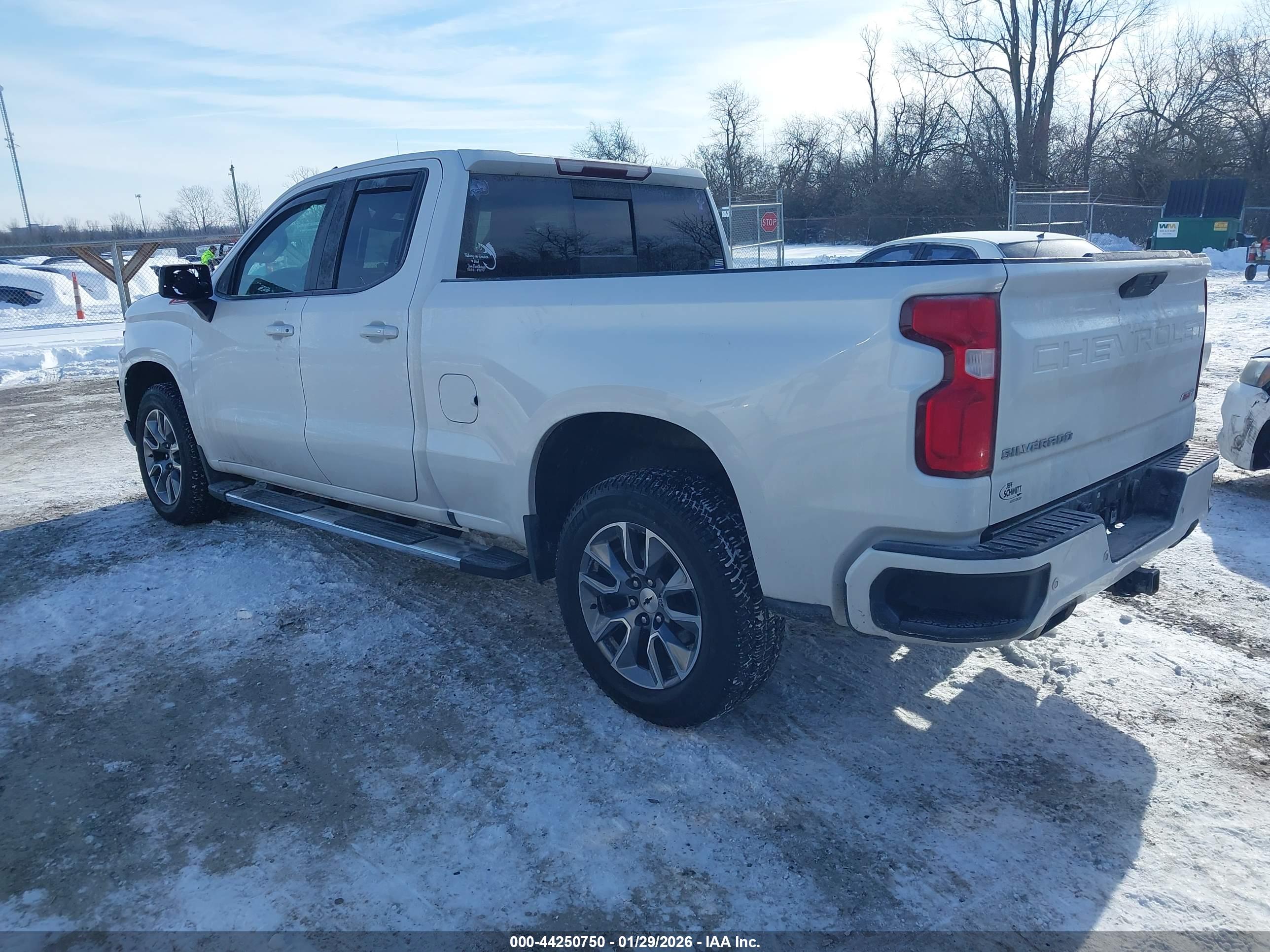 CHEVROLET SILVERADO image 3