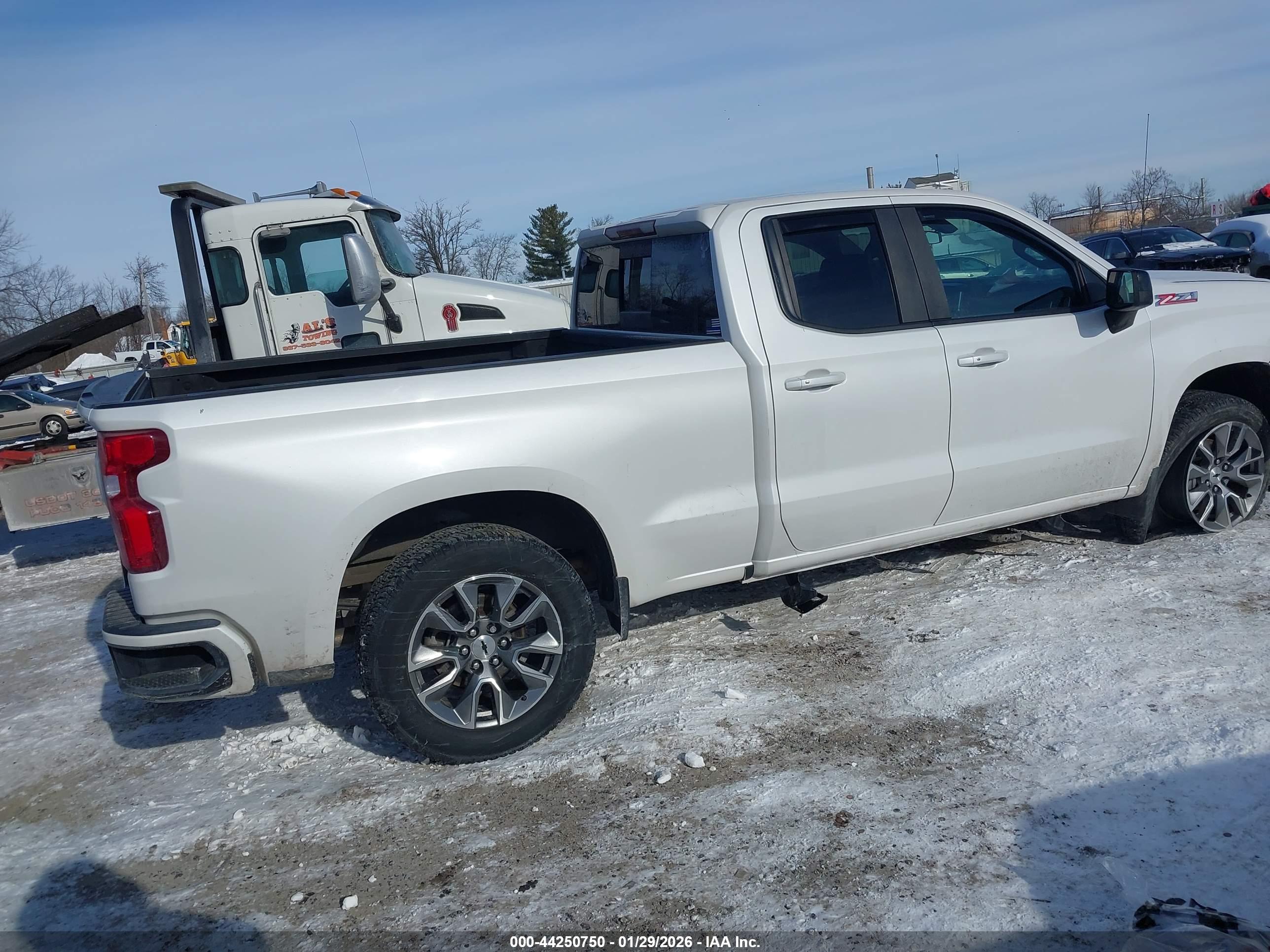 CHEVROLET SILVERADO image 4