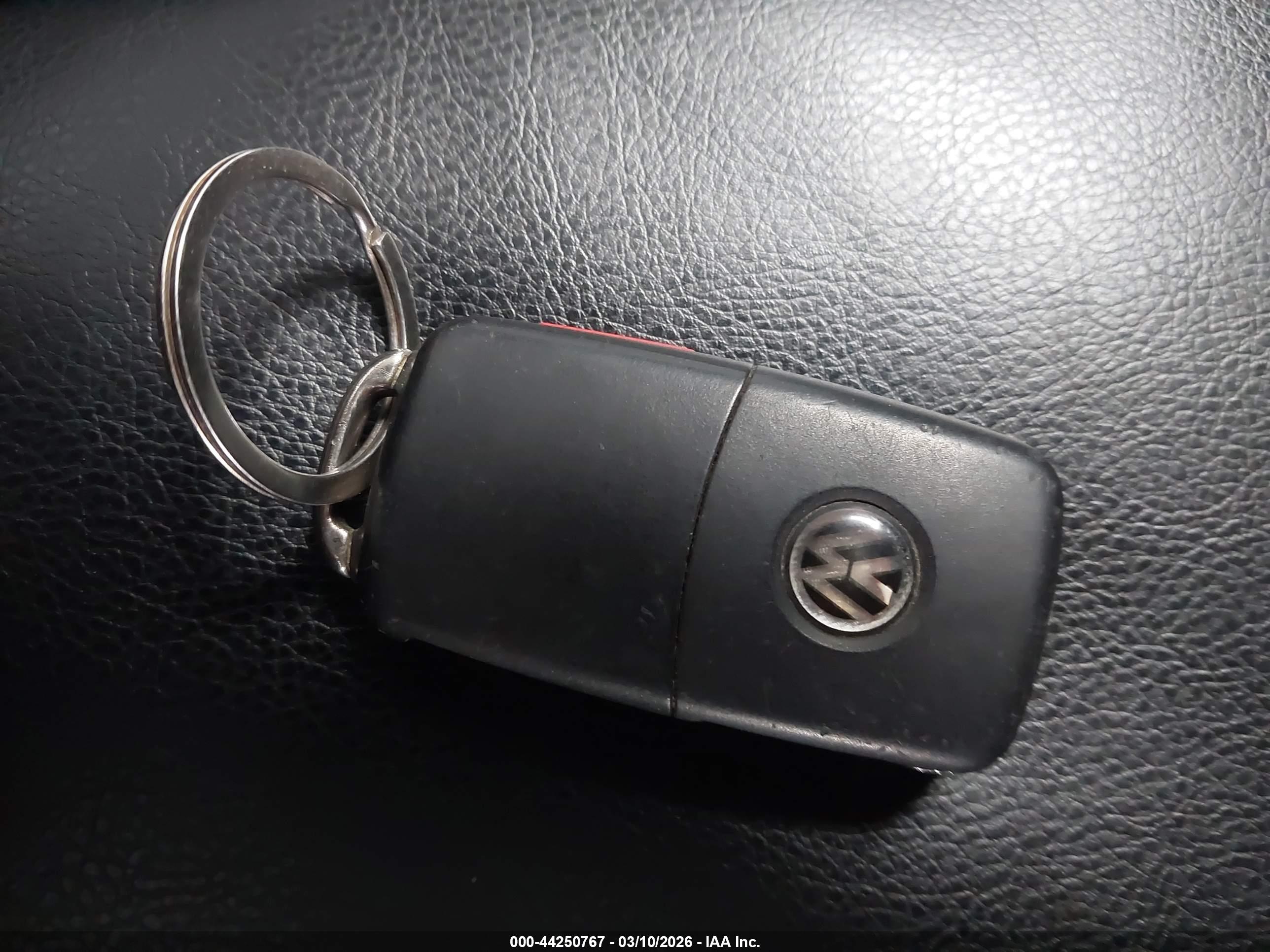 VOLKSWAGEN GTI image 11