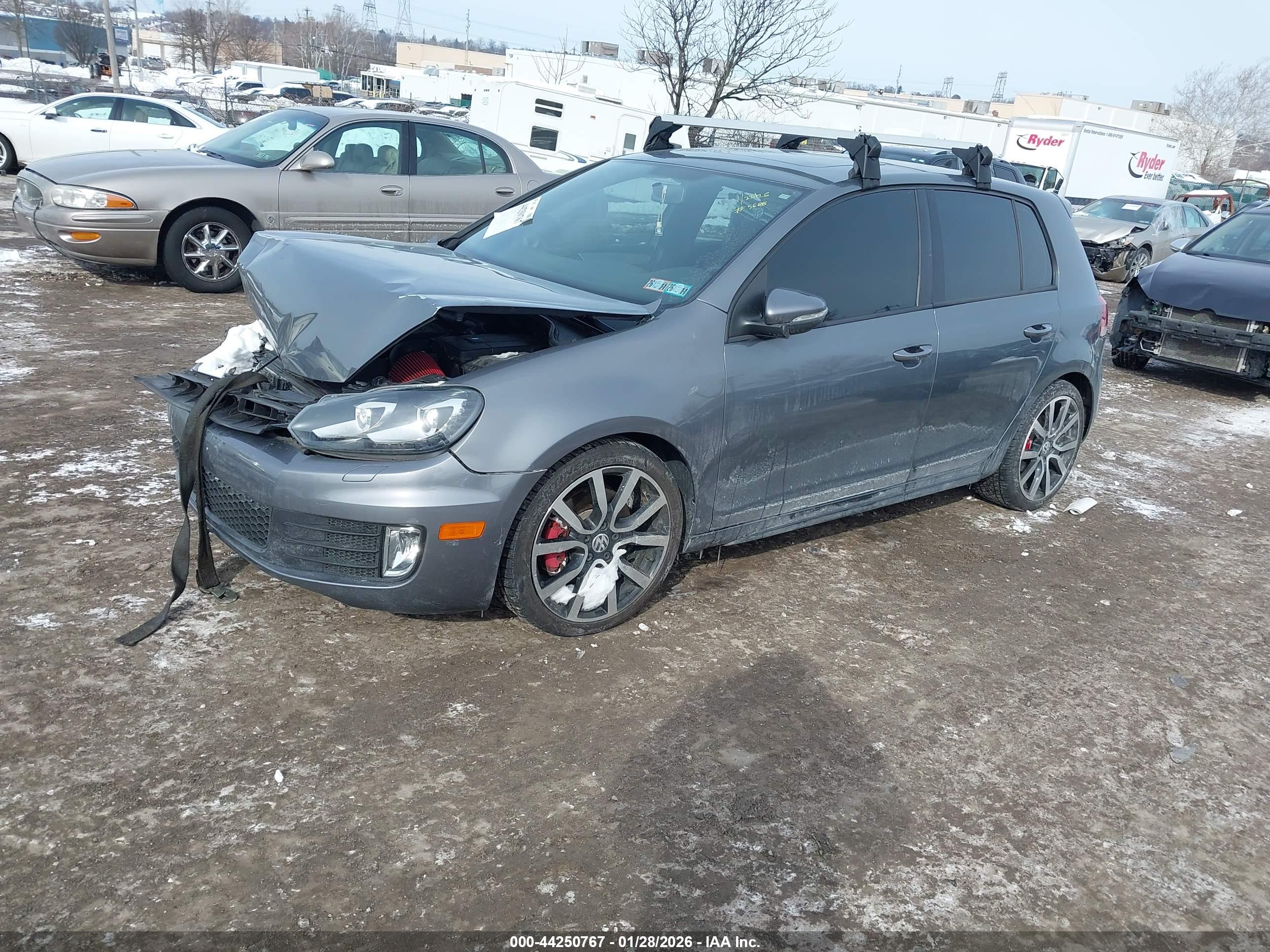 VOLKSWAGEN GTI image 2