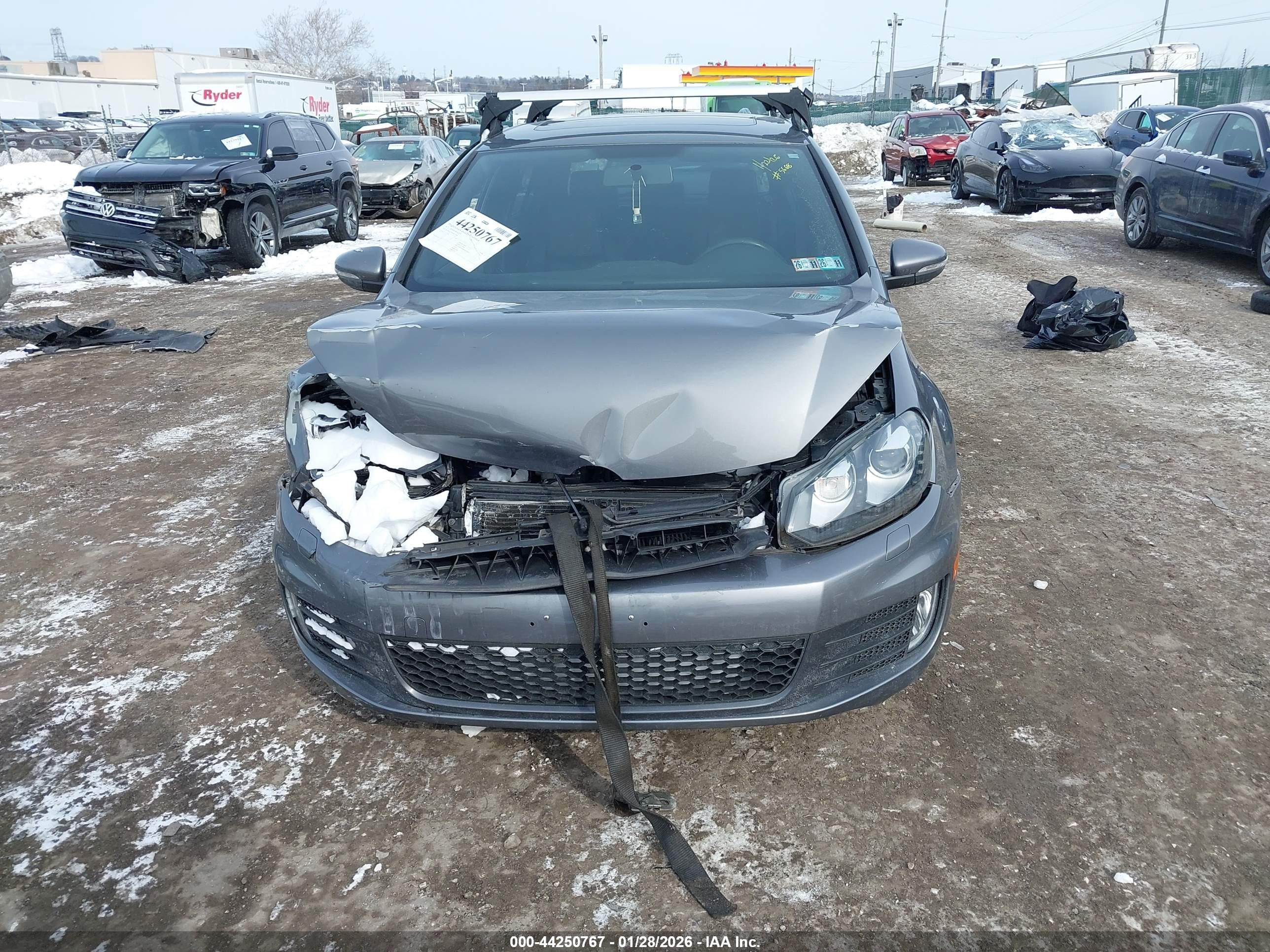VOLKSWAGEN GTI image 6
