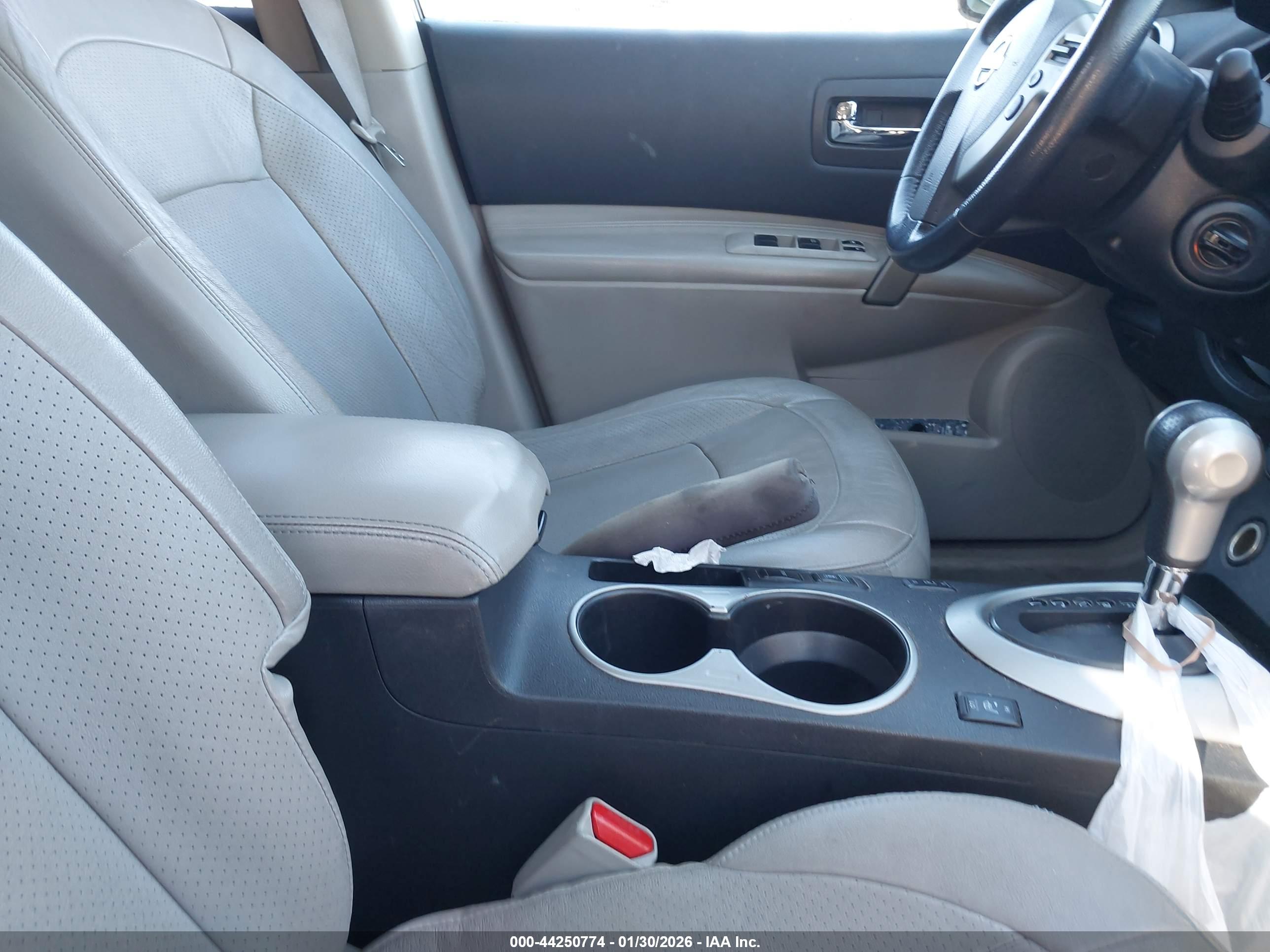 NISSAN ROGUE image 5