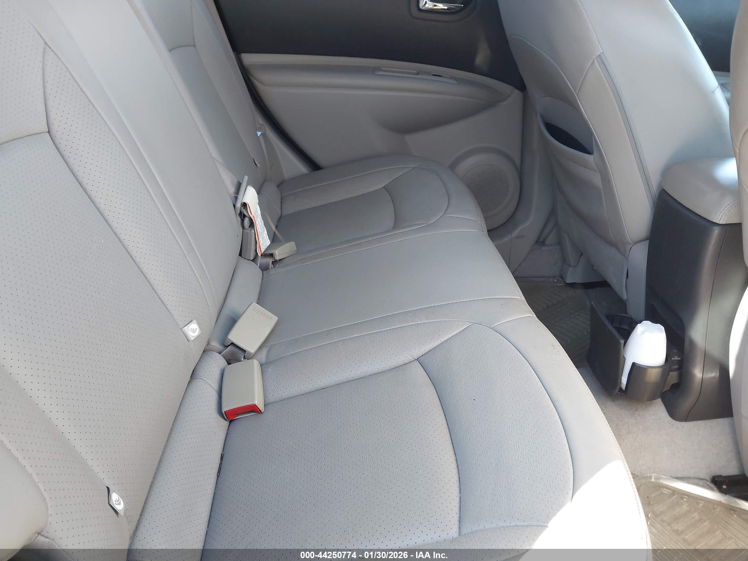 NISSAN ROGUE image 8