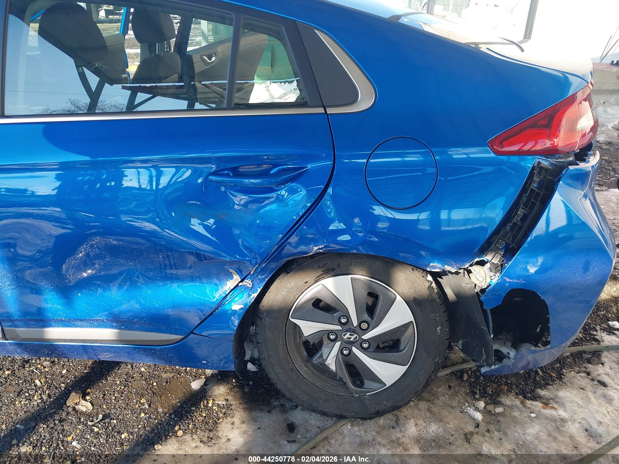 HYUNDAI IONIQ image 6