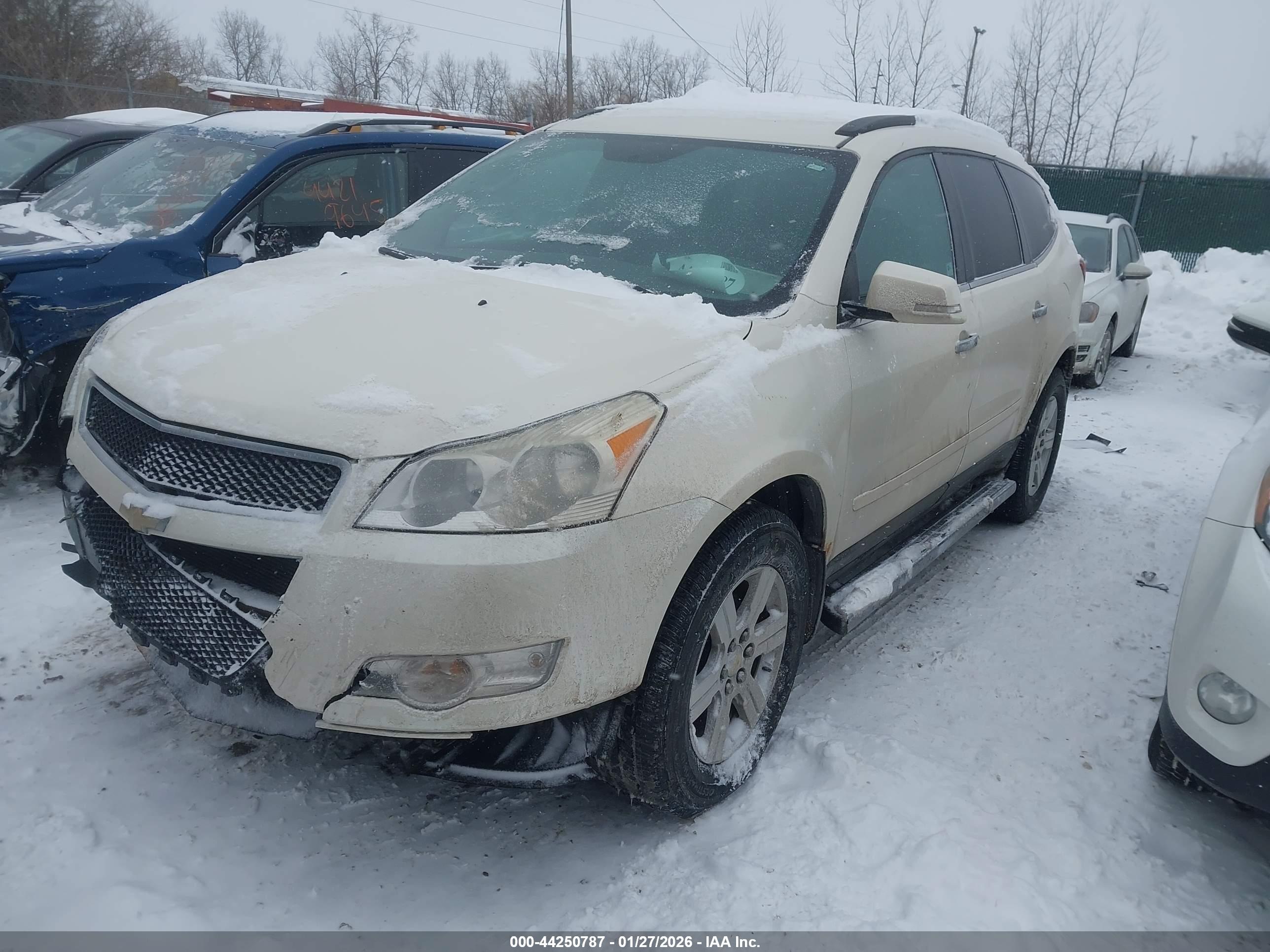 CHEVROLET TRAVERSE image 2