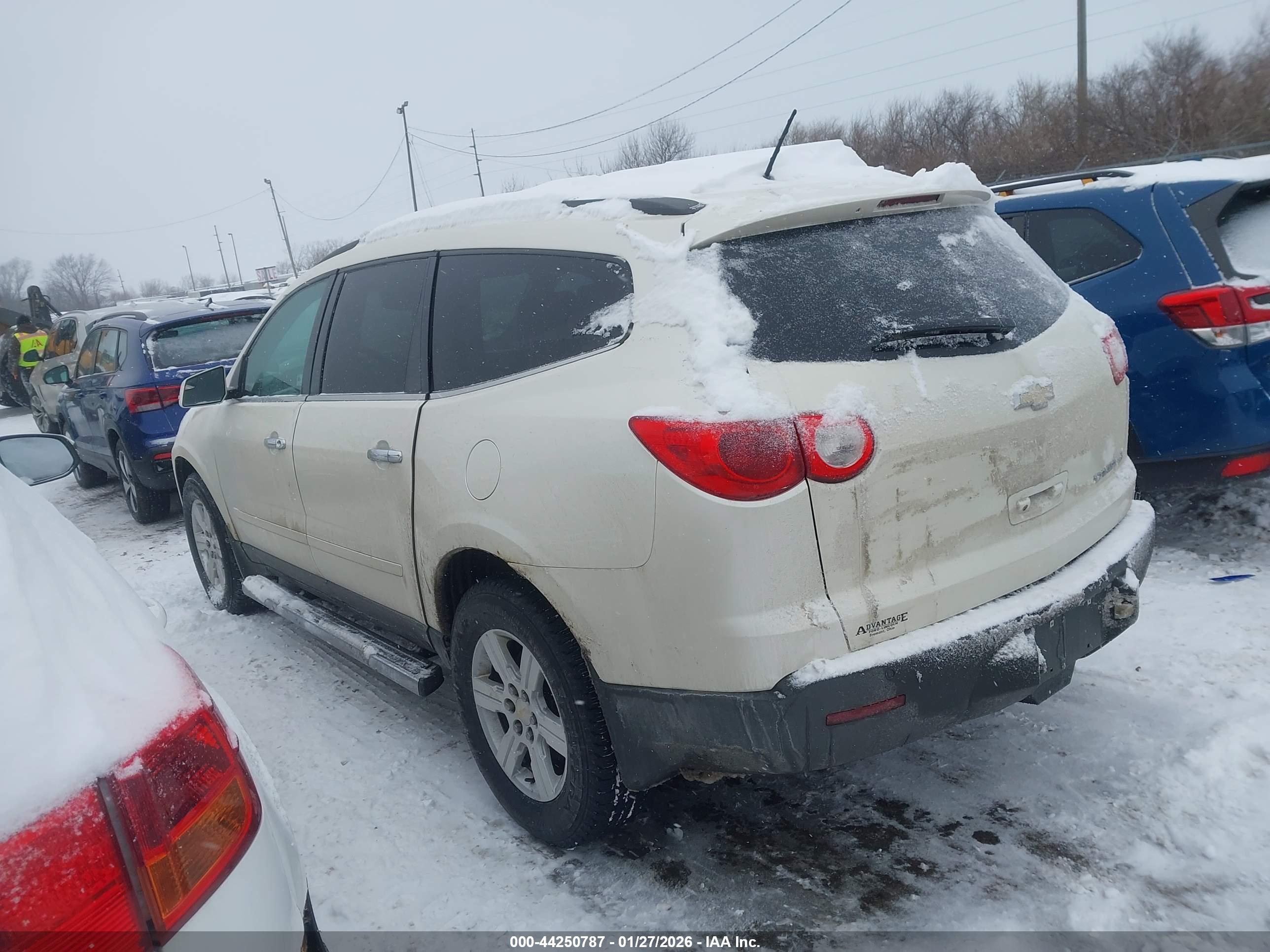 CHEVROLET TRAVERSE image 3