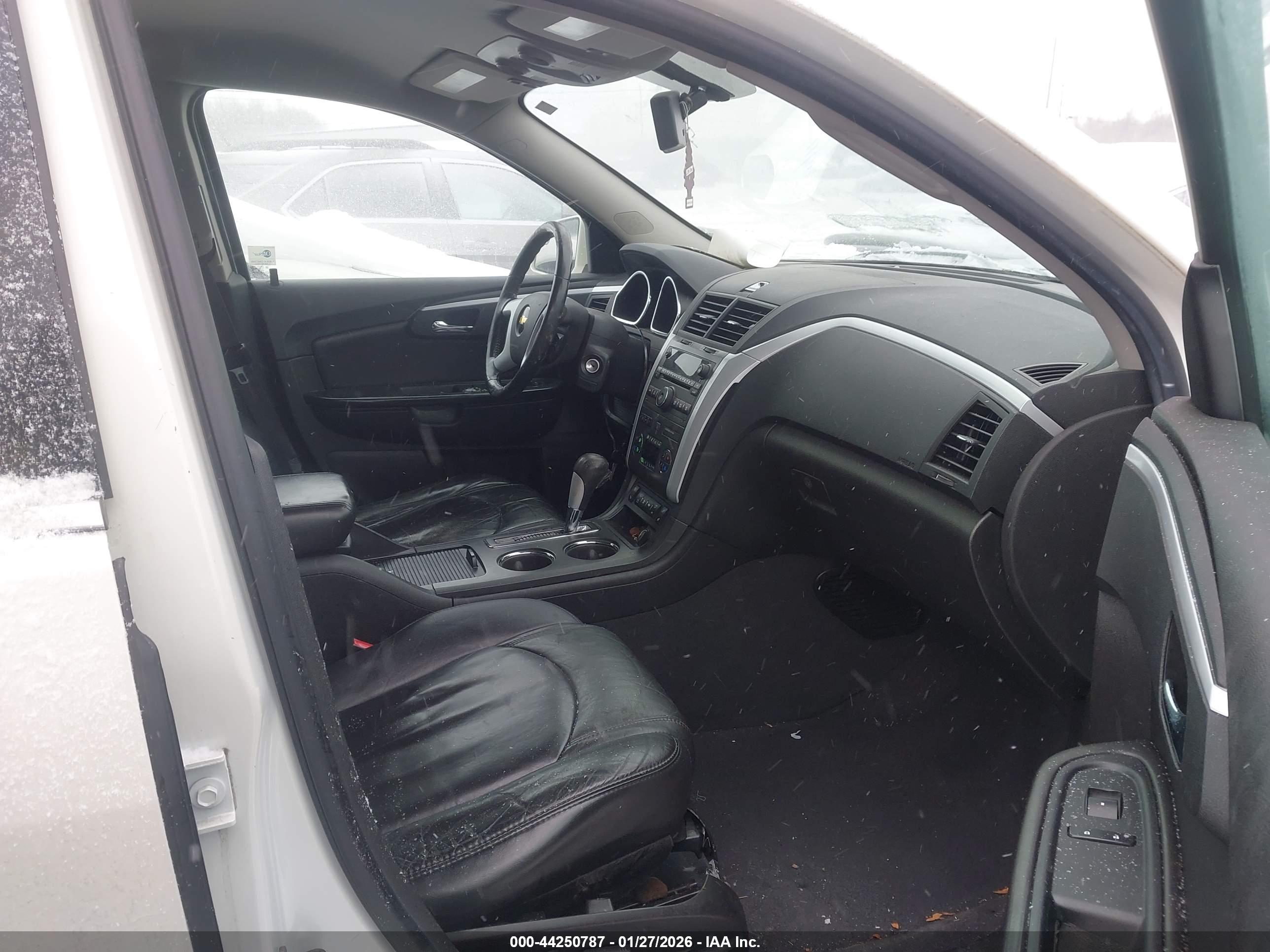 CHEVROLET TRAVERSE image 5