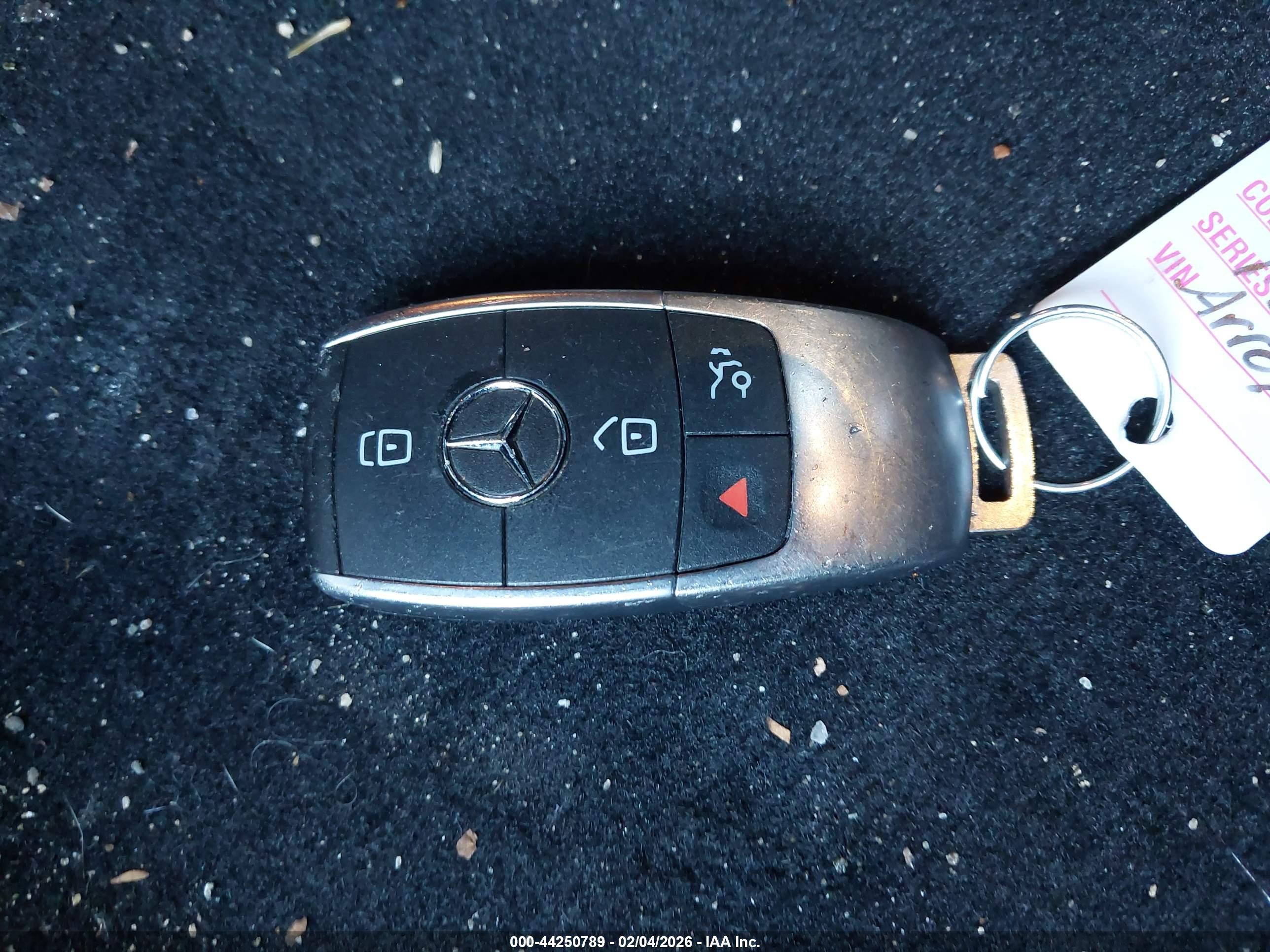 MERCEDES-BENZ GLC image 11