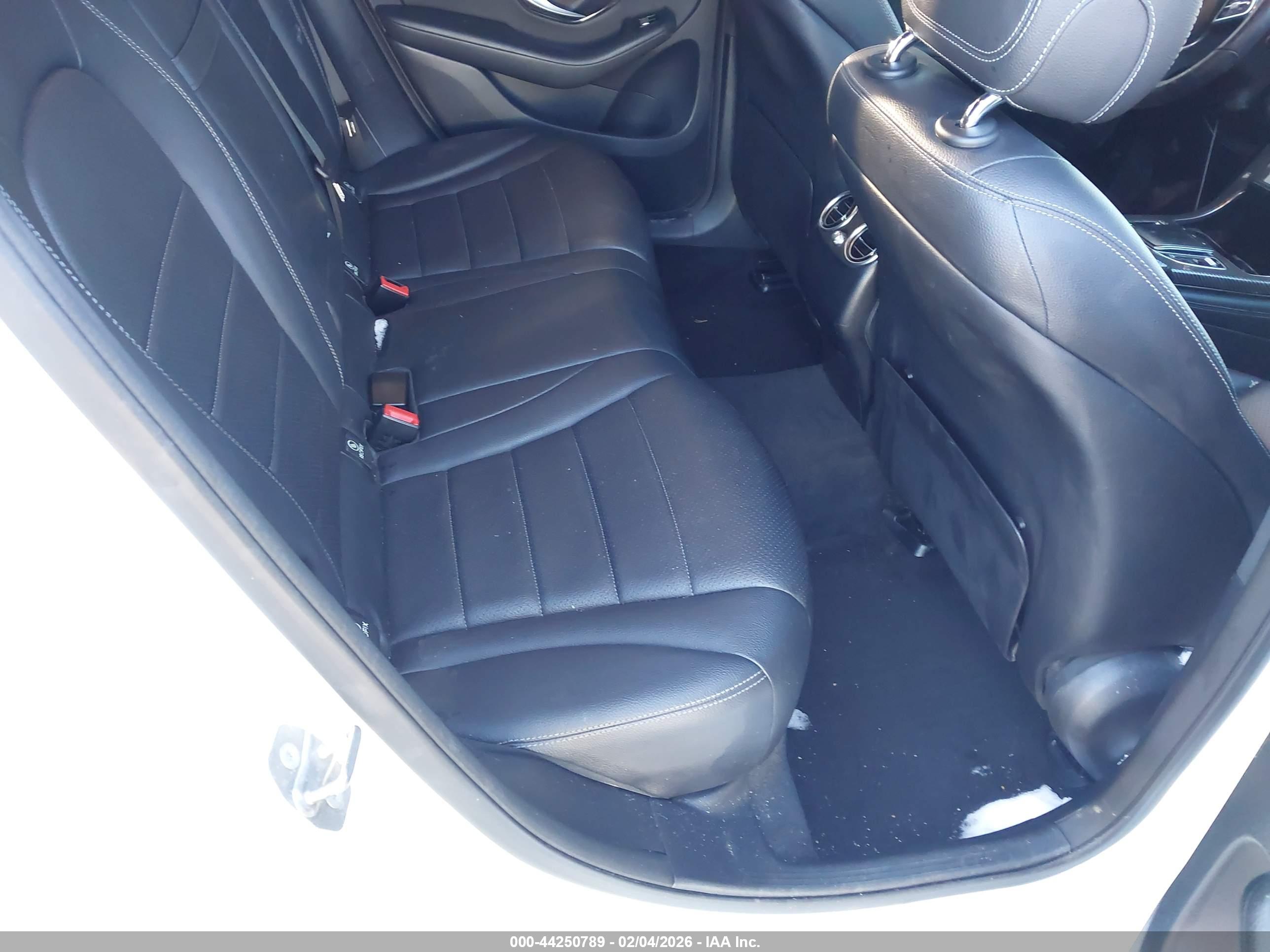 MERCEDES-BENZ GLC image 8
