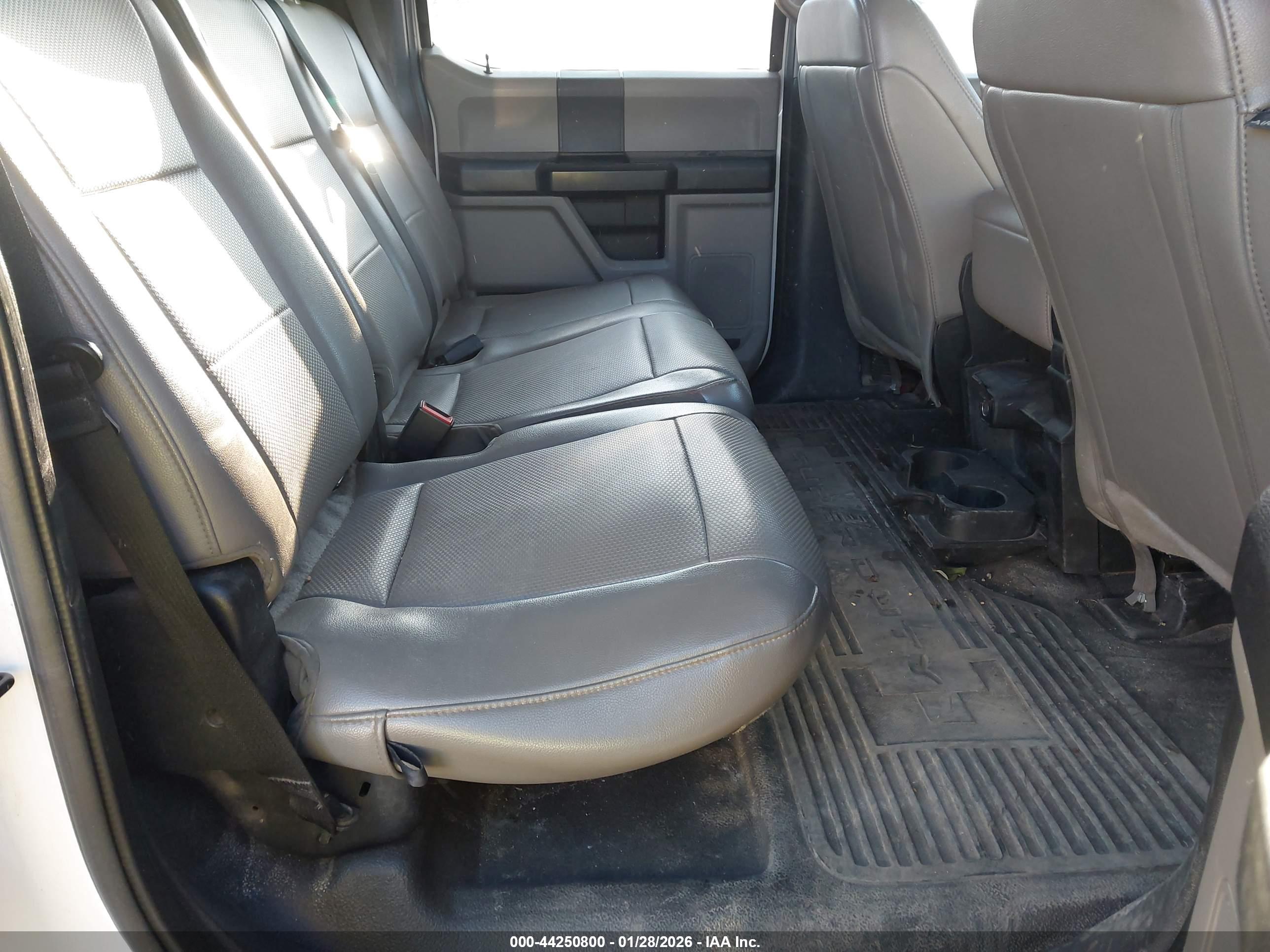 FORD F-550 image 7