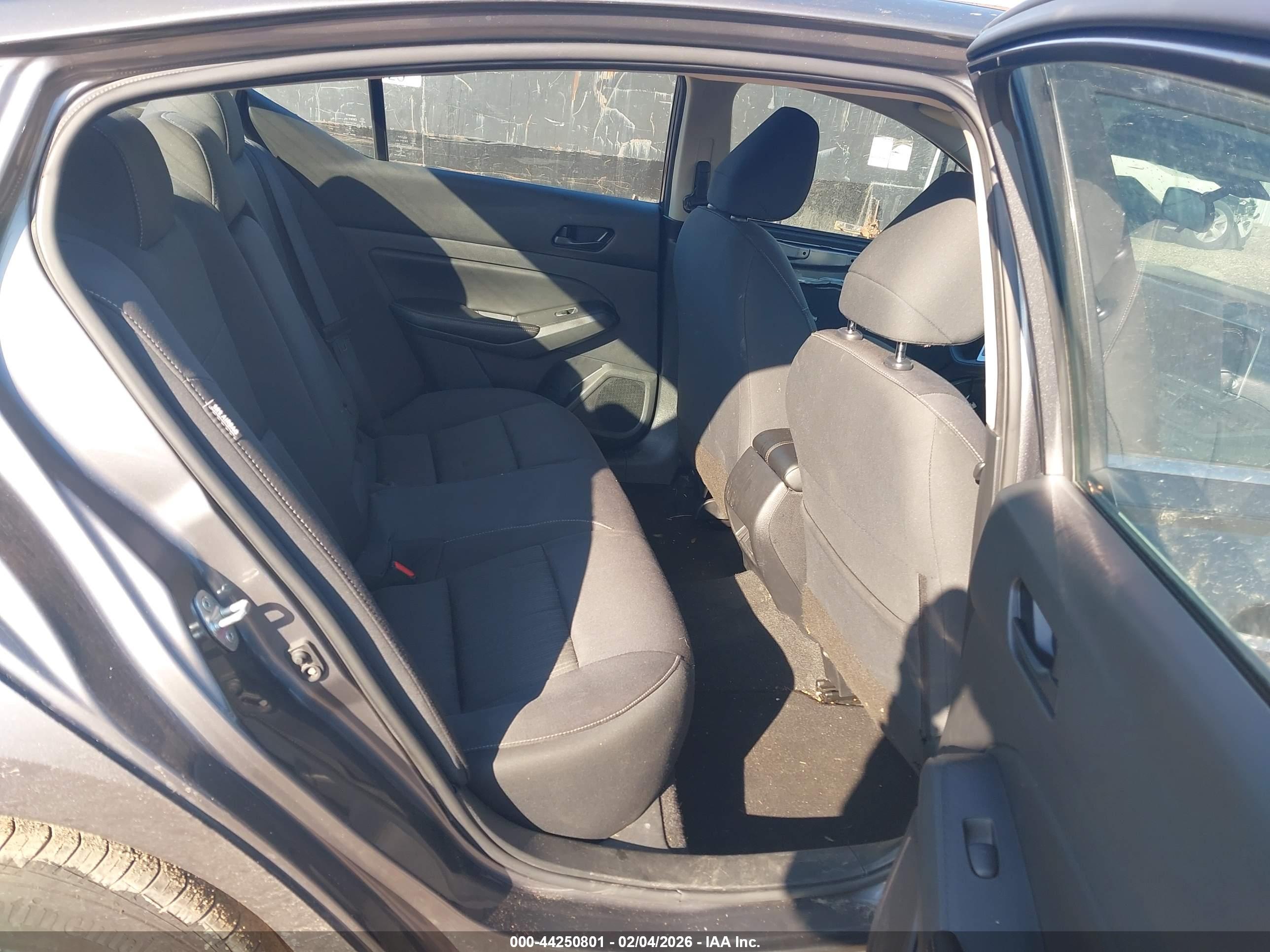 NISSAN ALTIMA image 8