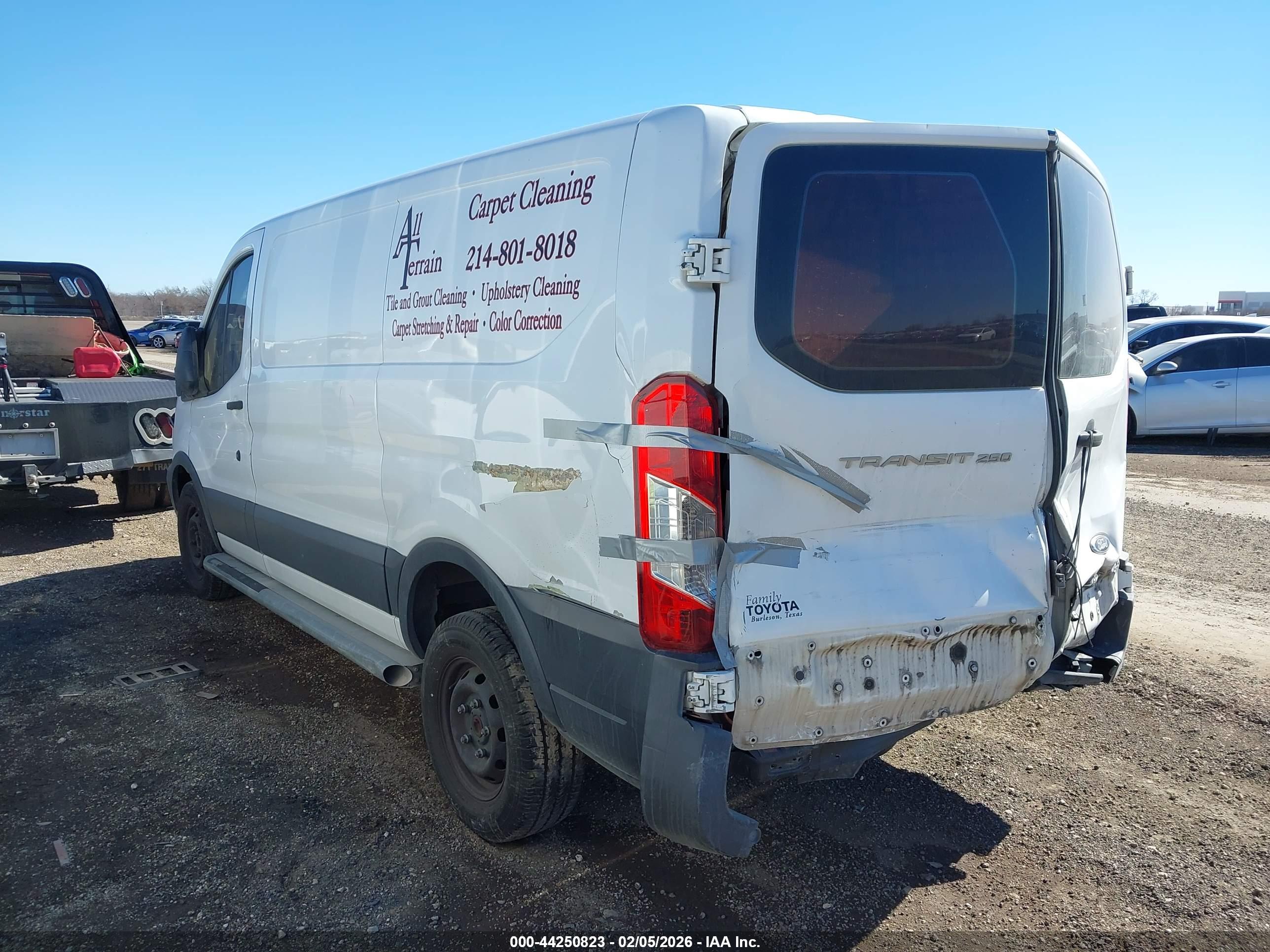 FORD TRANSIT-250 image 3