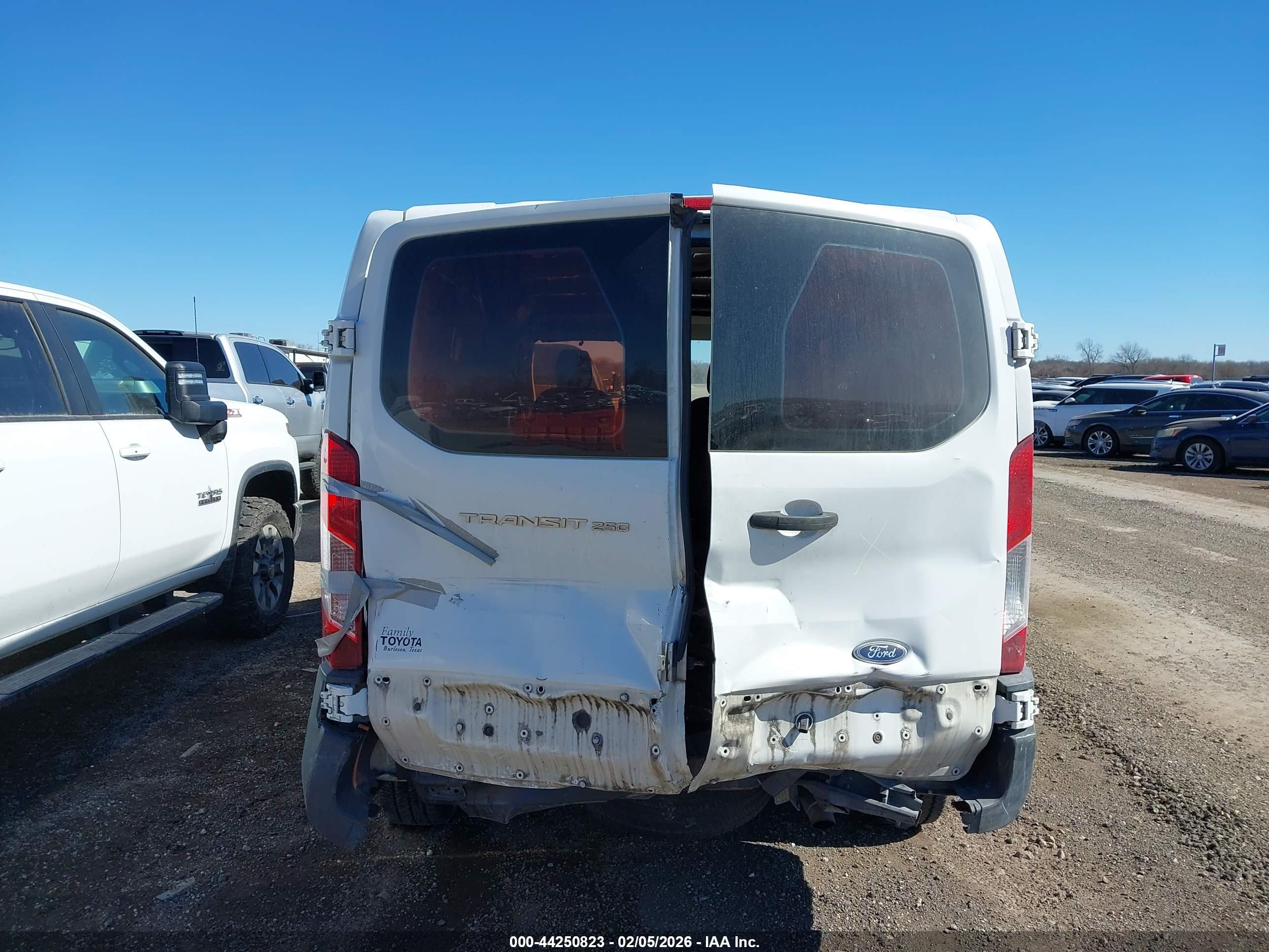 FORD TRANSIT-250 image 6