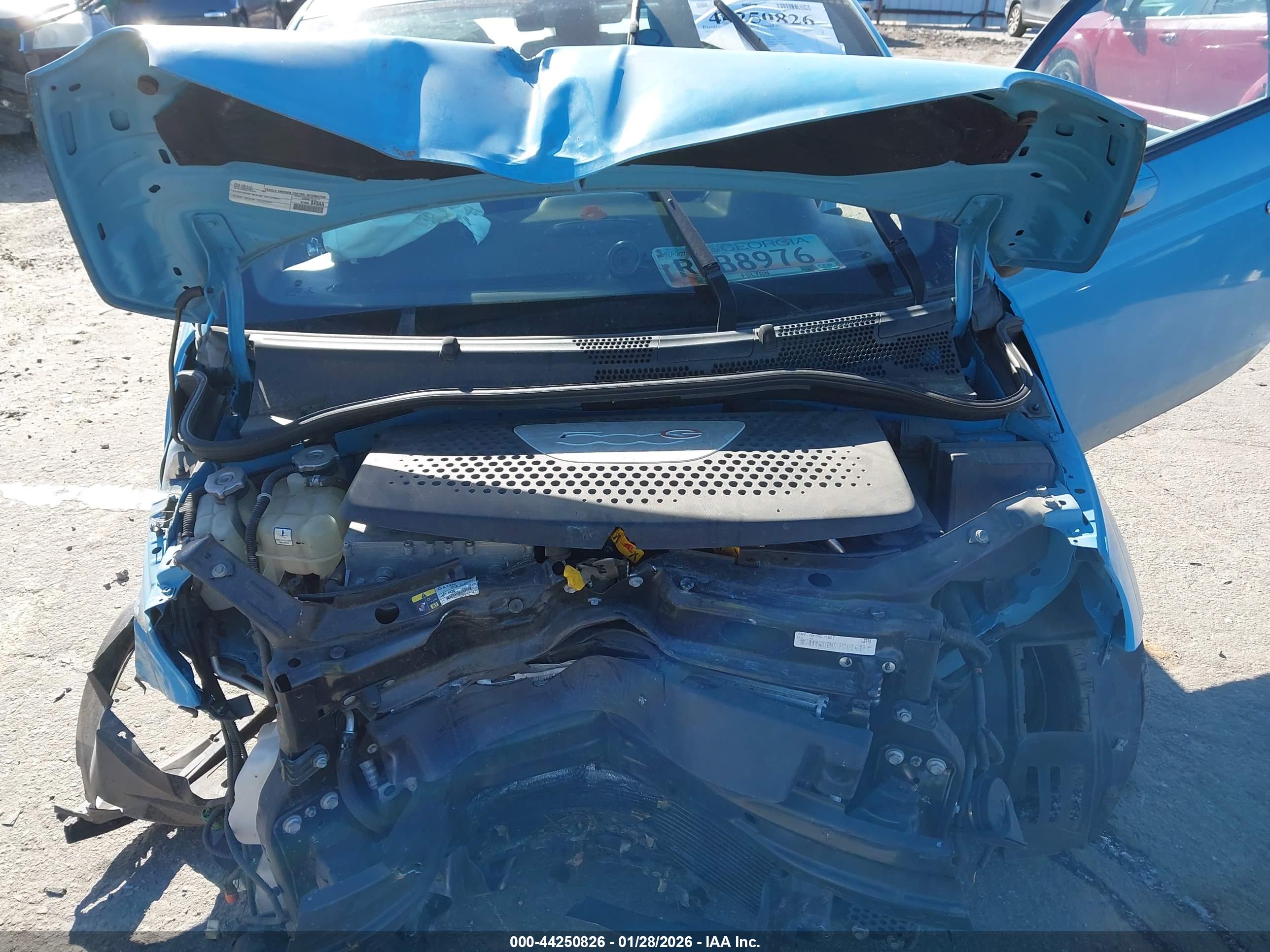 FIAT 500E image 10