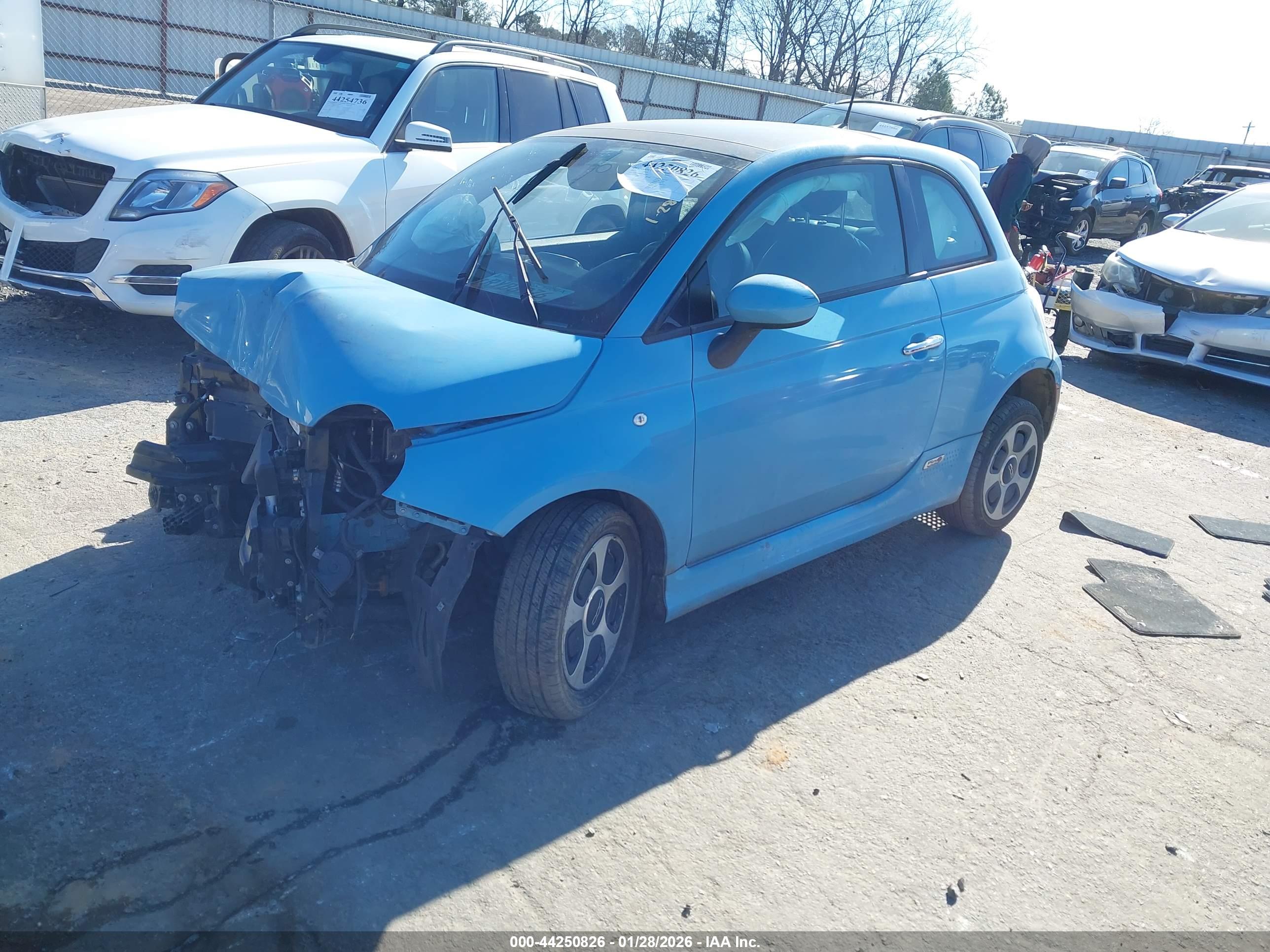 FIAT 500E image 2