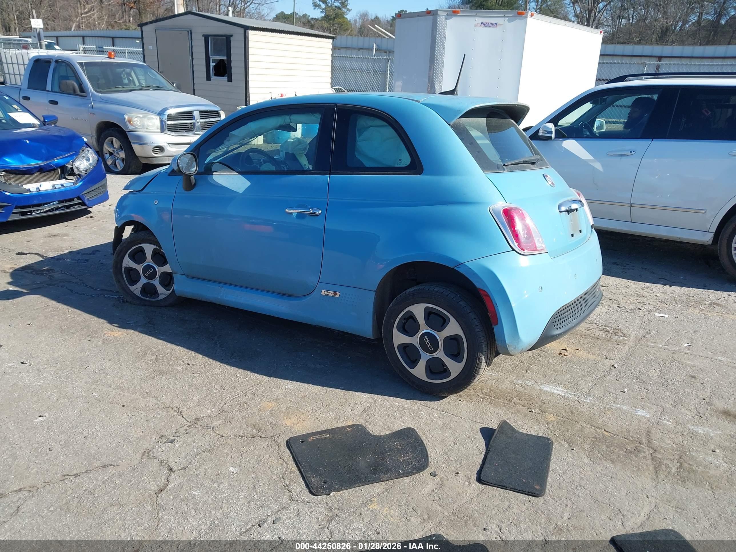 FIAT 500E image 3