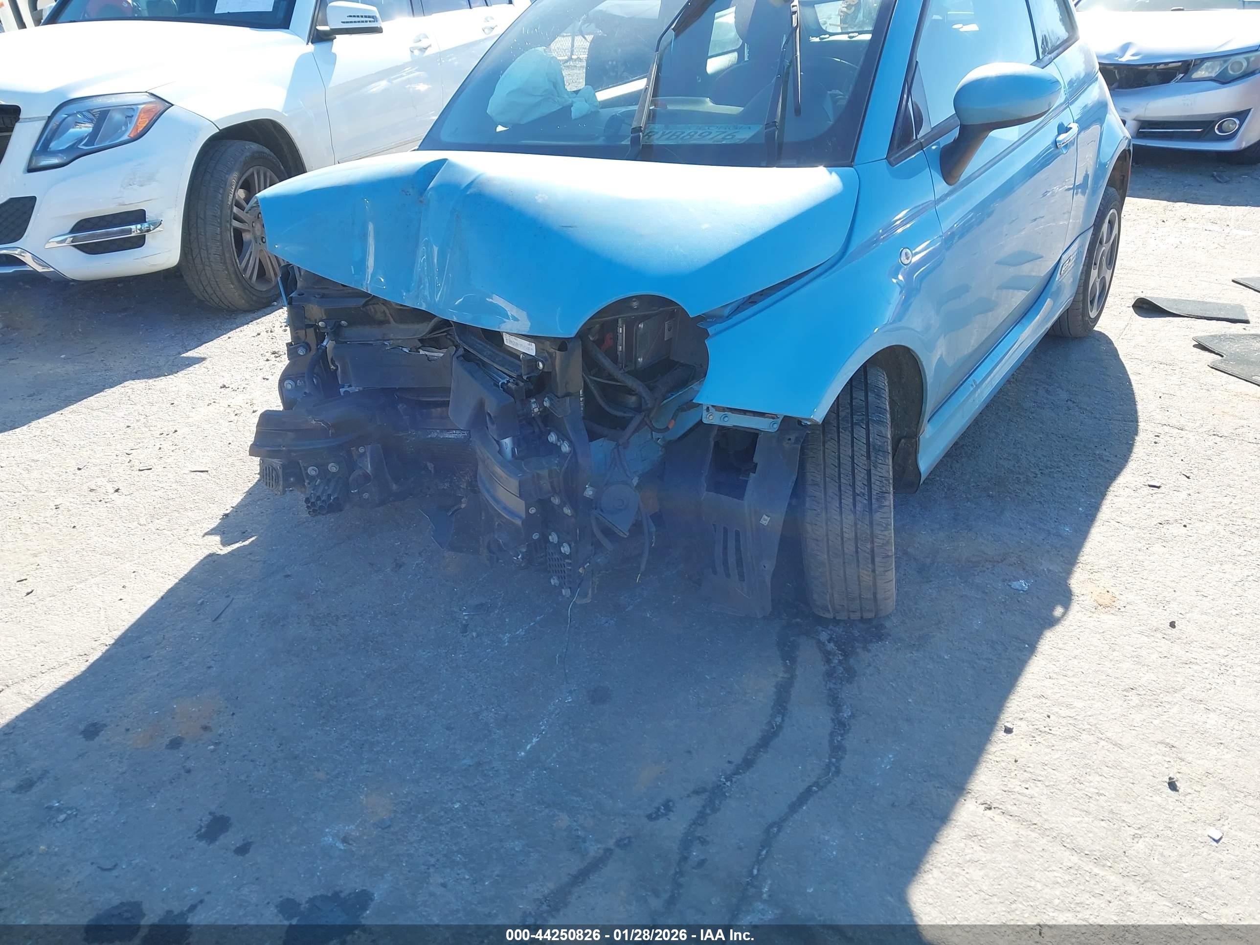 FIAT 500E image 6