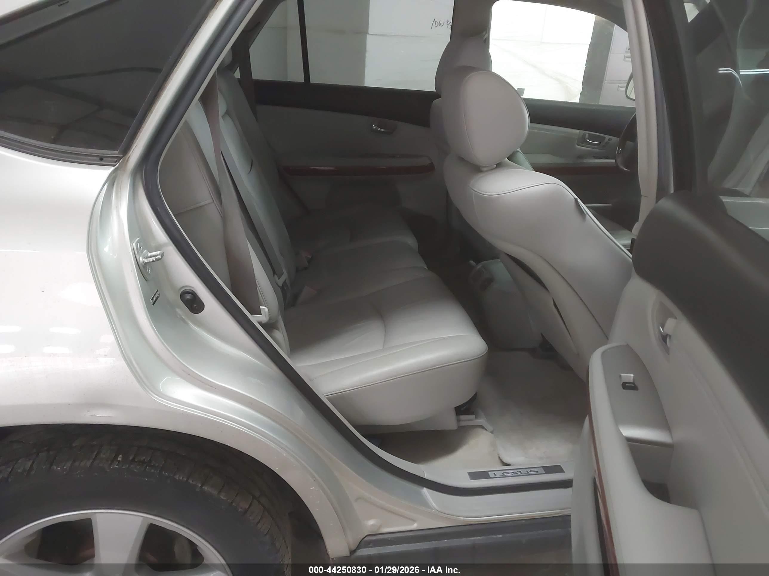 LEXUS RX image 8