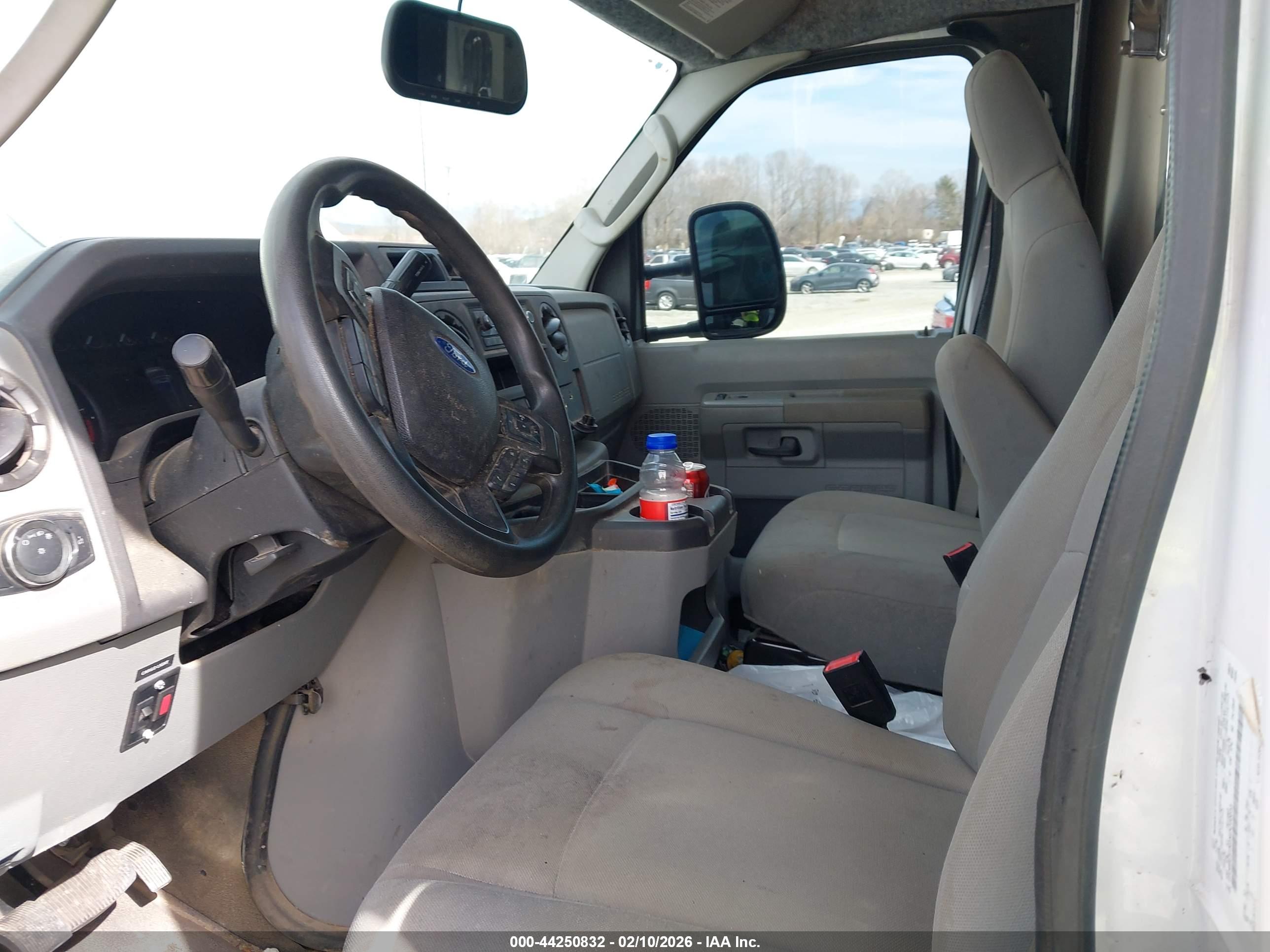 FORD E-350 image 8