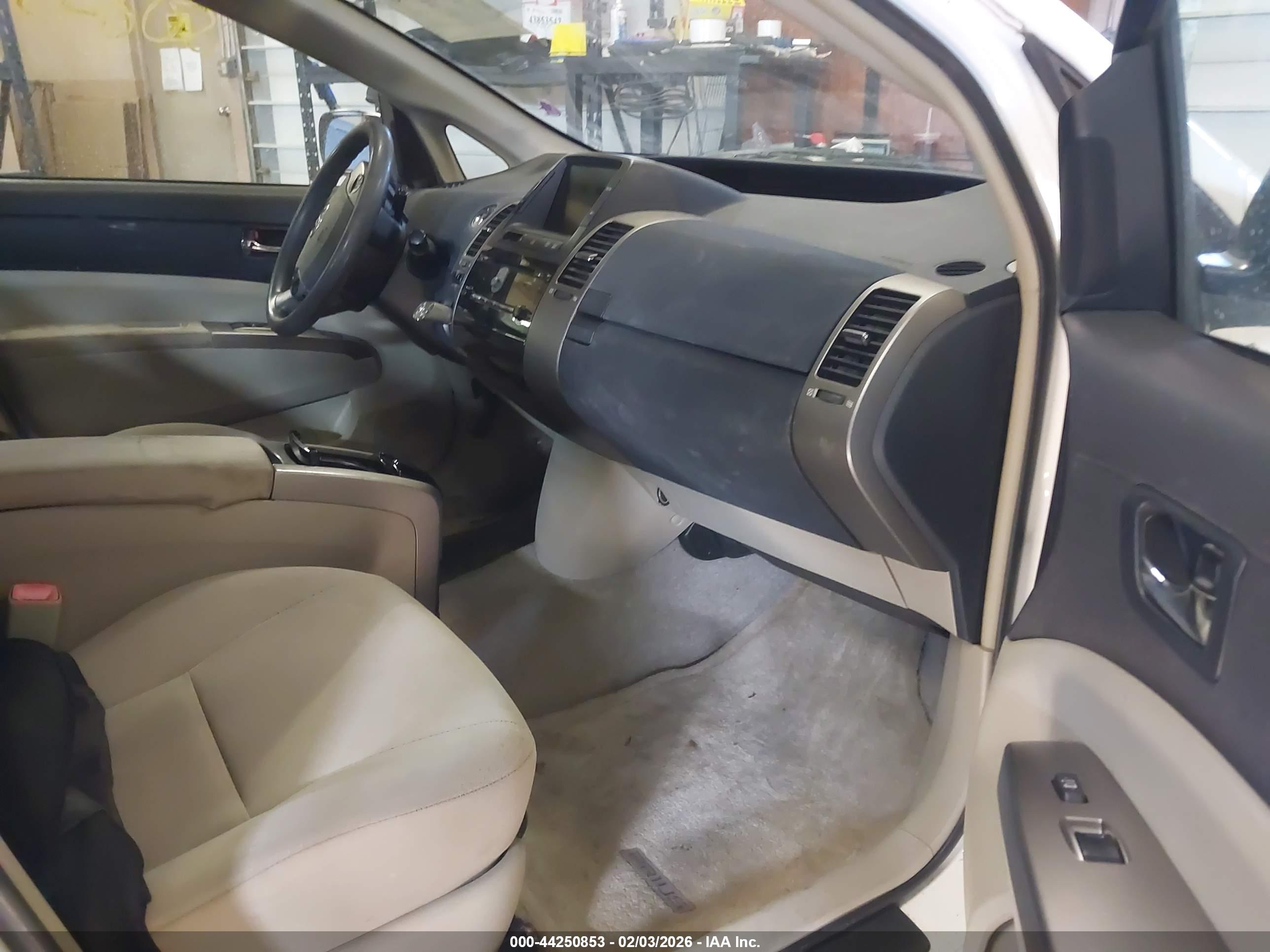 TOYOTA PRIUS image 5