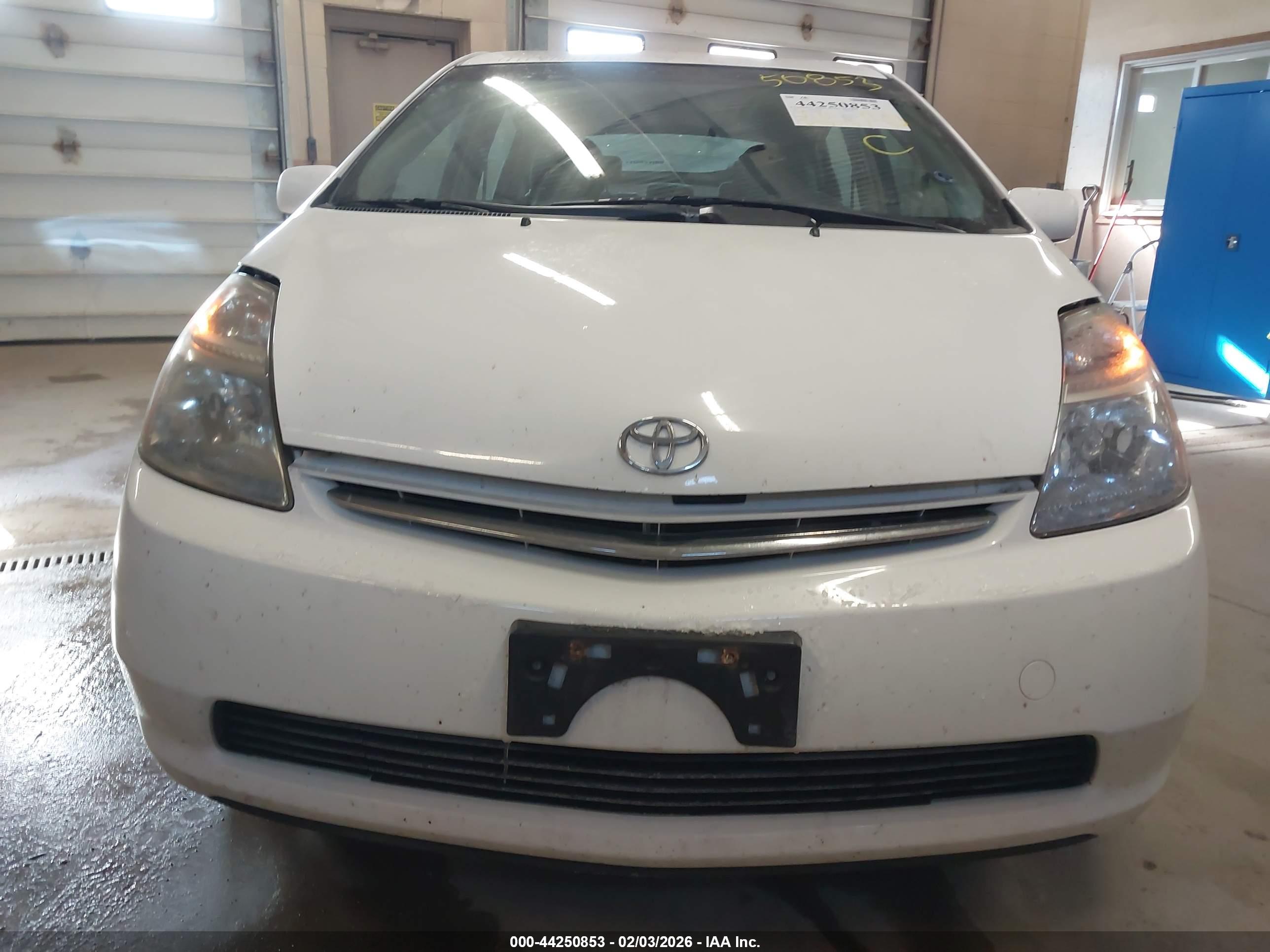 TOYOTA PRIUS image 6