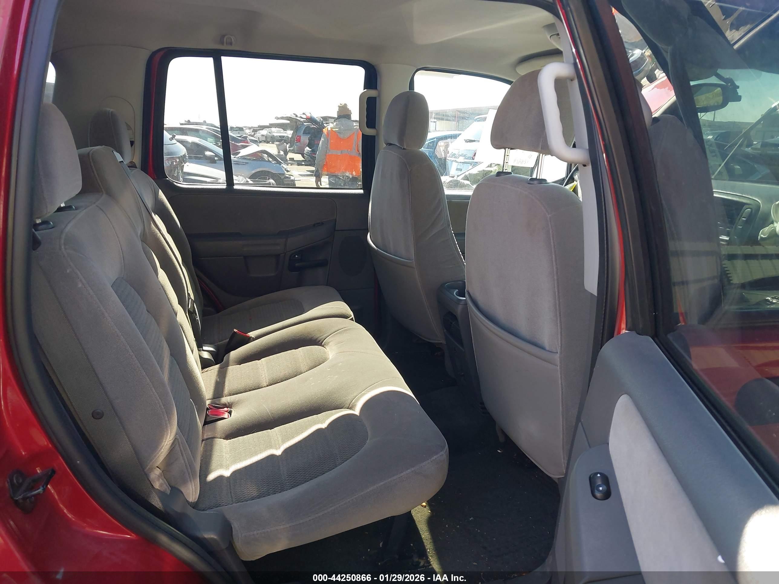 FORD EXPLORER image 8