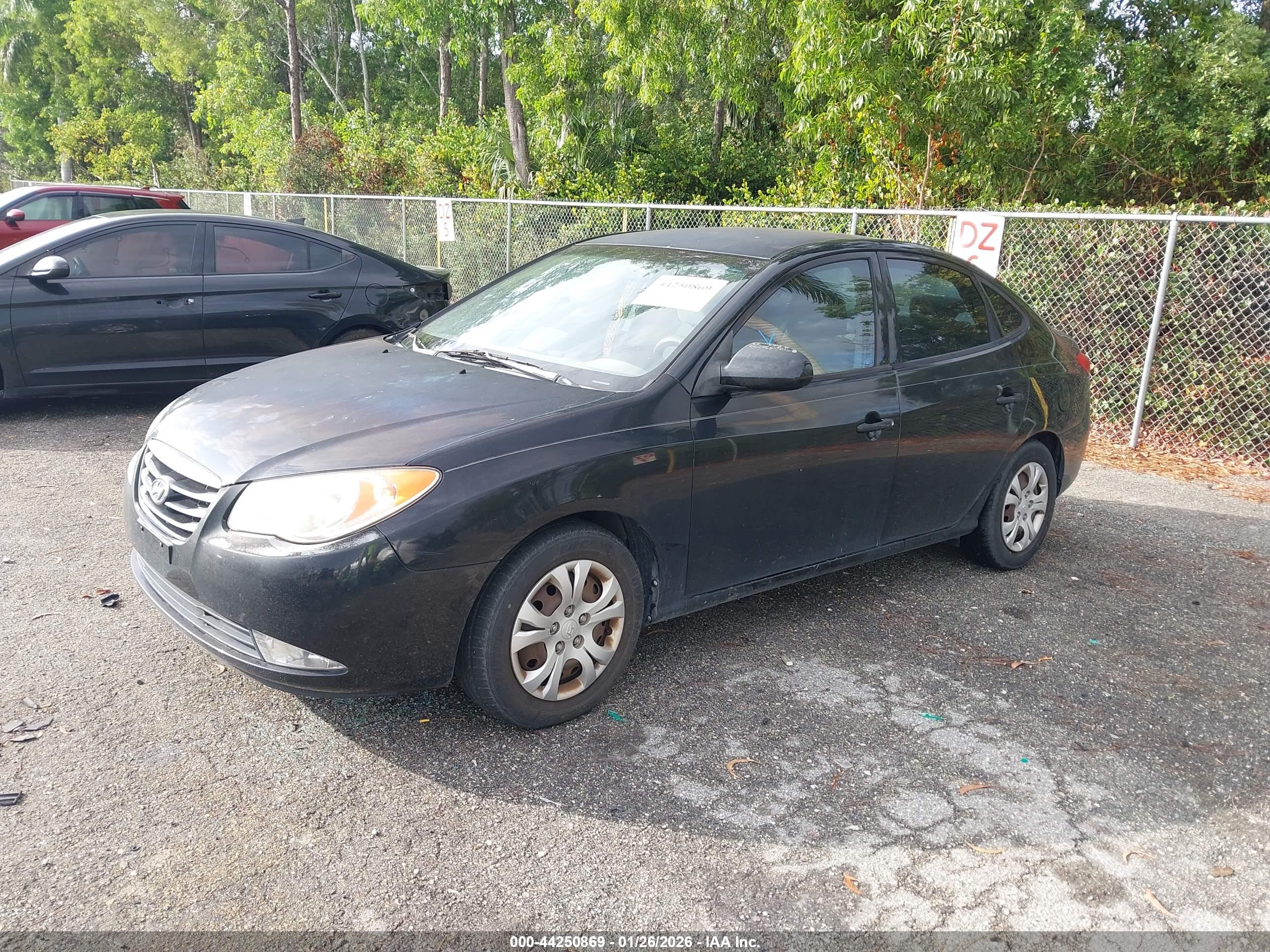 HYUNDAI ELANTRA image 2