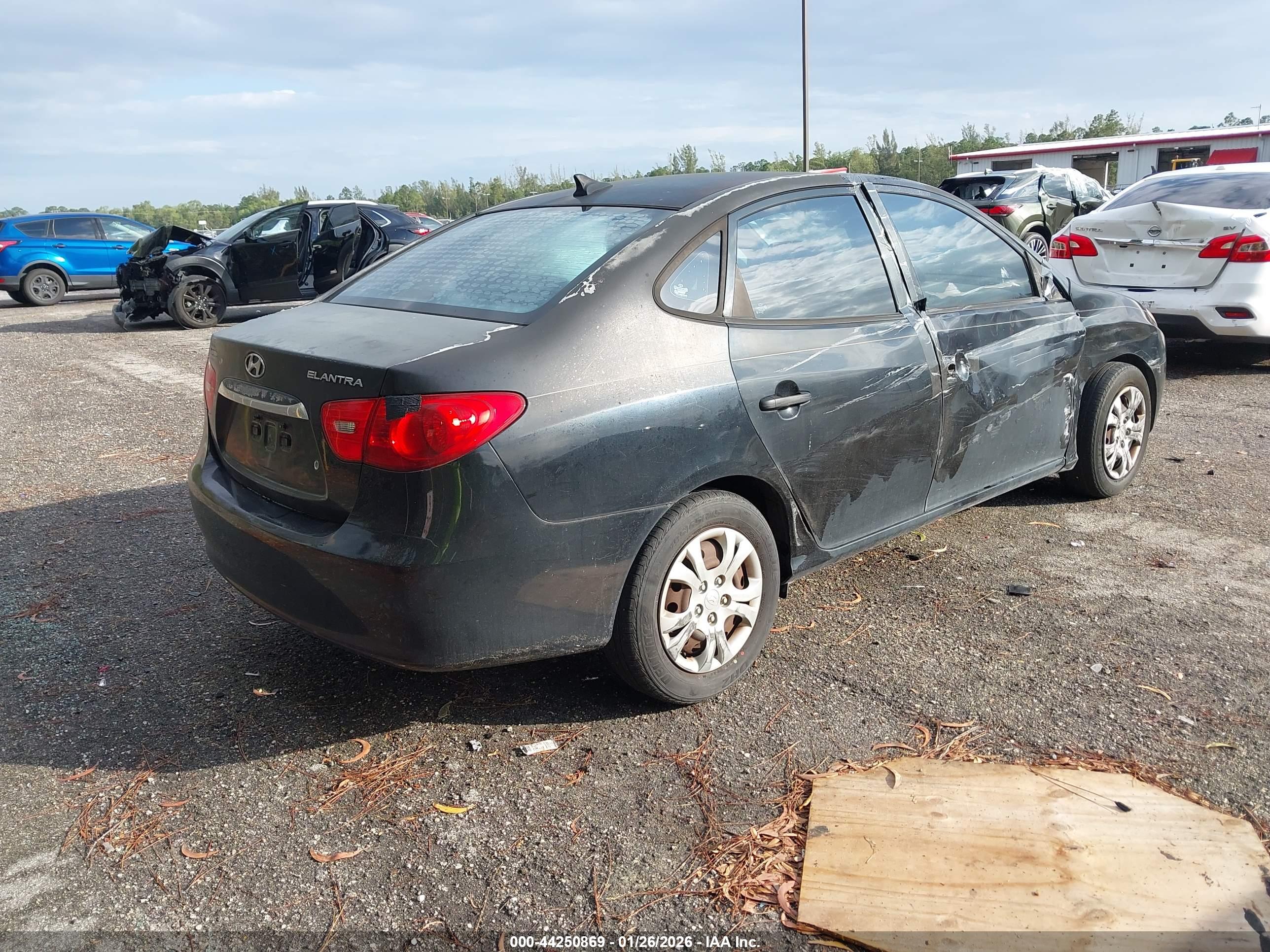 HYUNDAI ELANTRA image 4