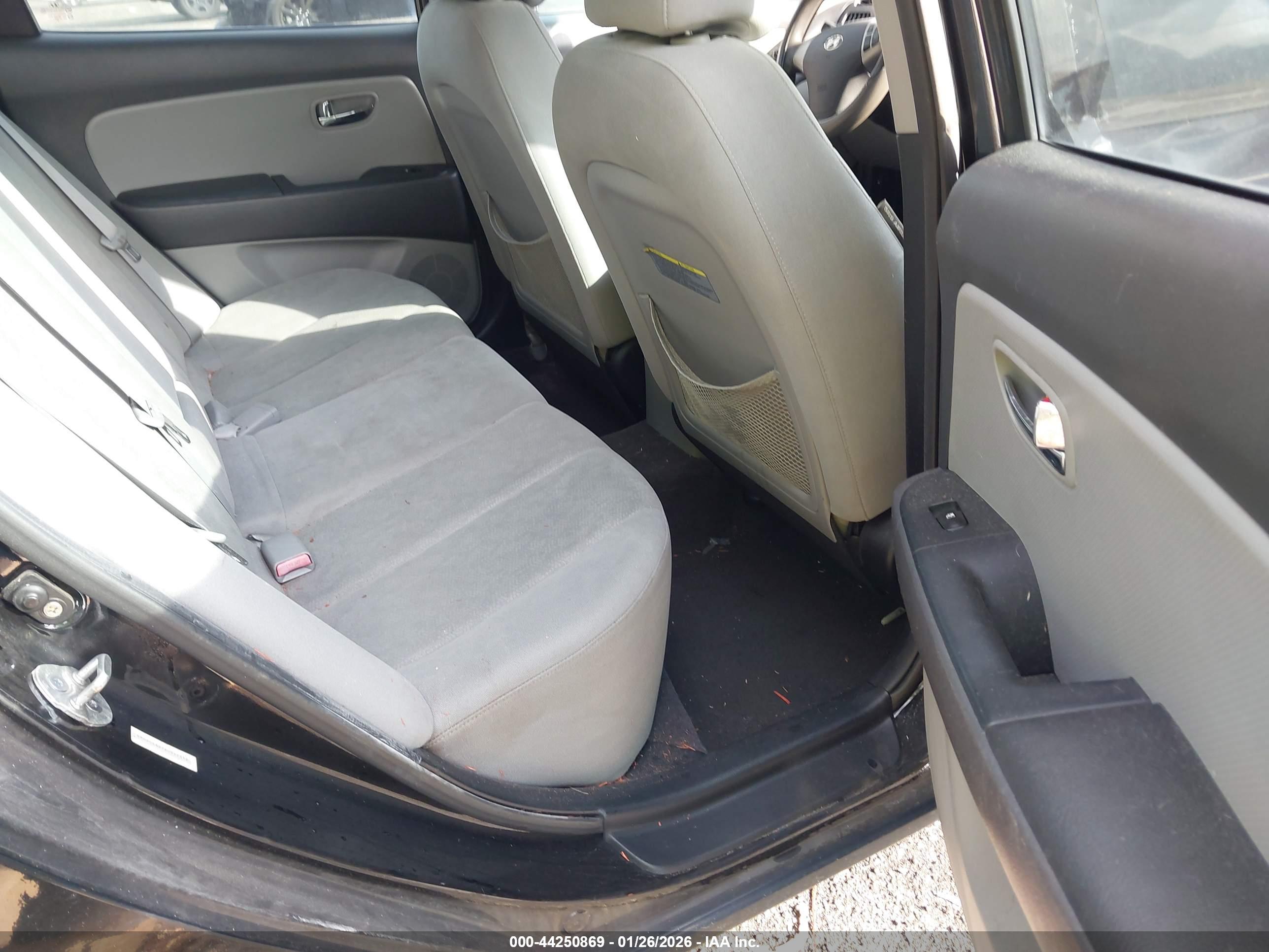HYUNDAI ELANTRA image 8