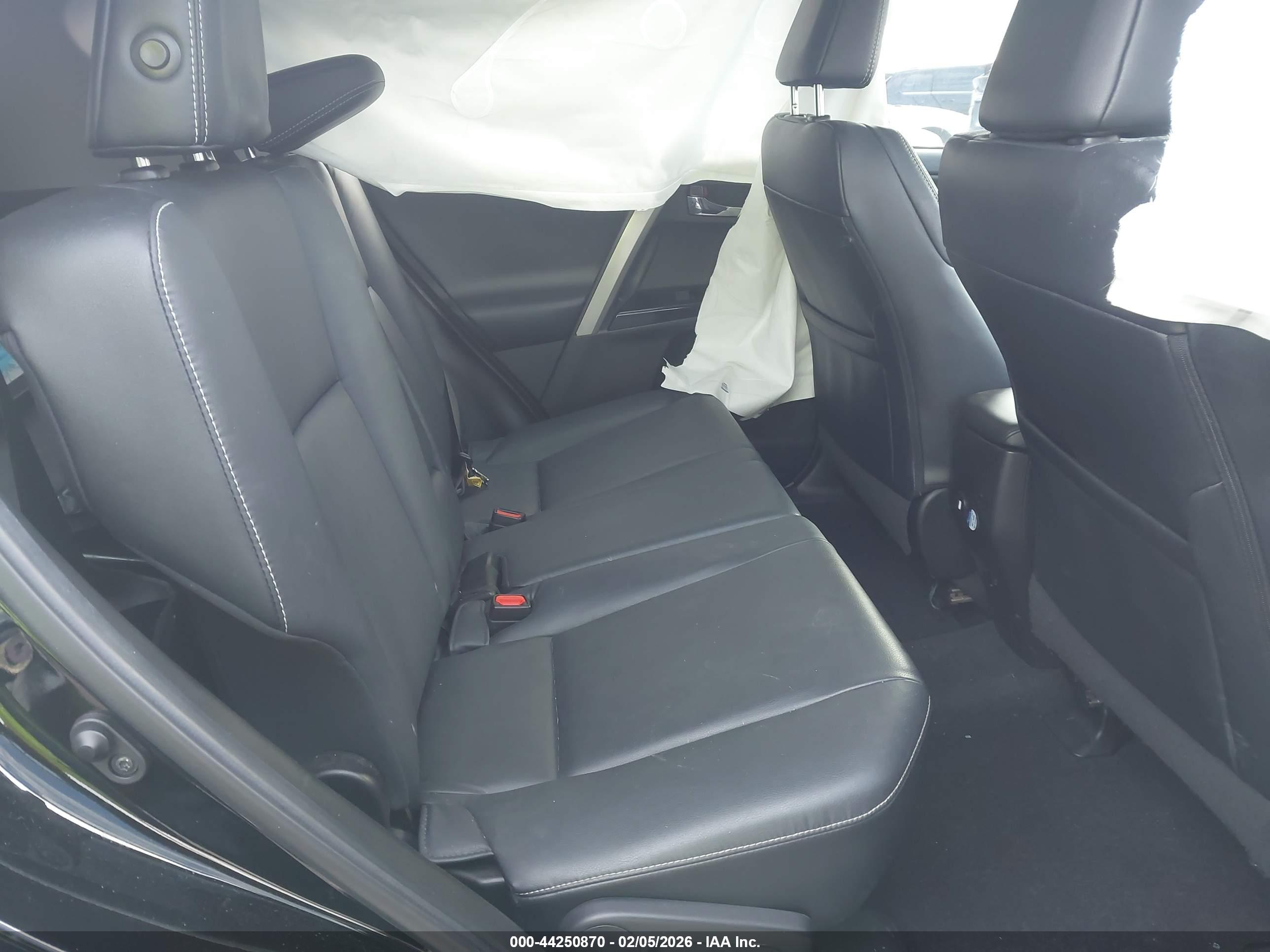 TOYOTA RAV4 image 8