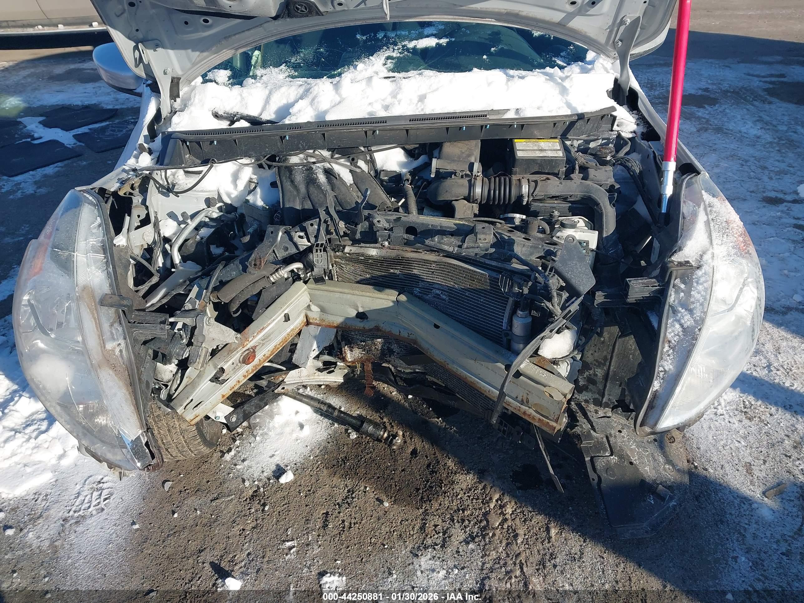 NISSAN VERSA image 10