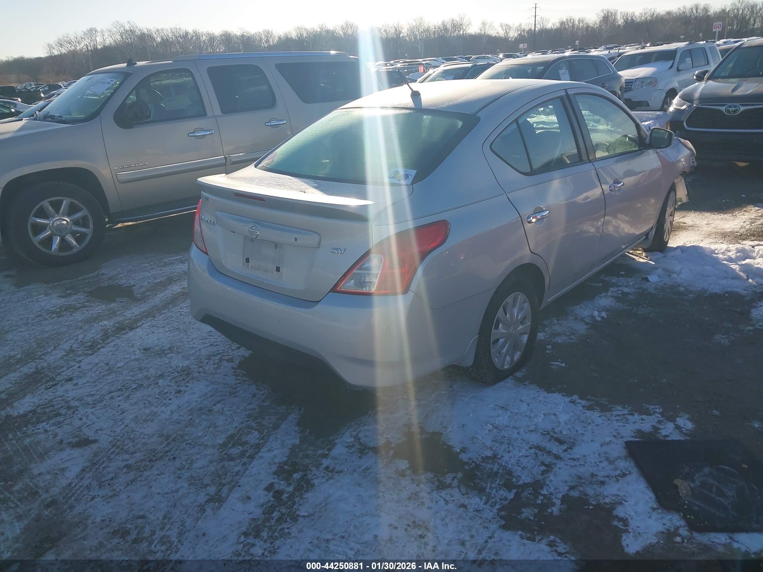 NISSAN VERSA image 4