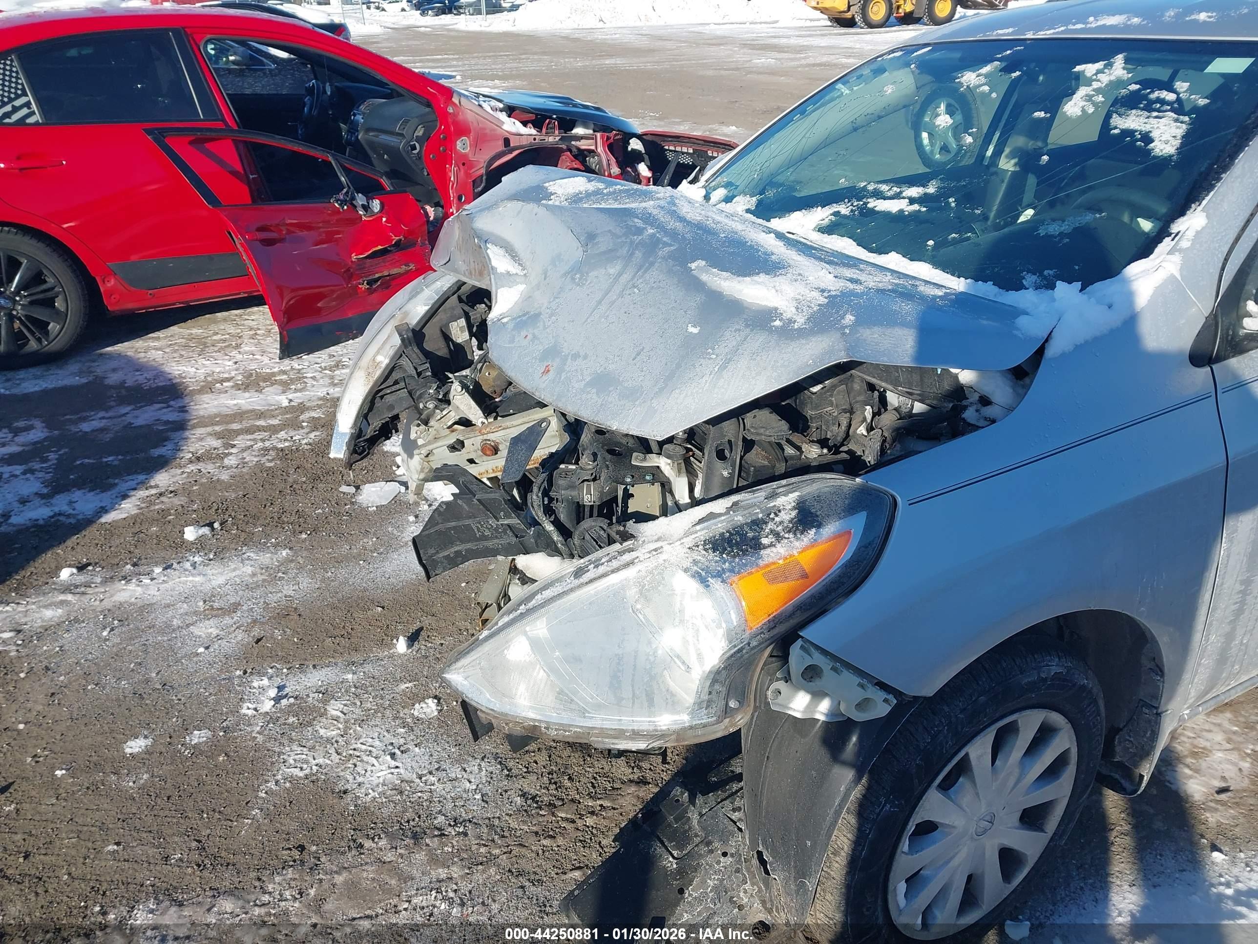 NISSAN VERSA image 6