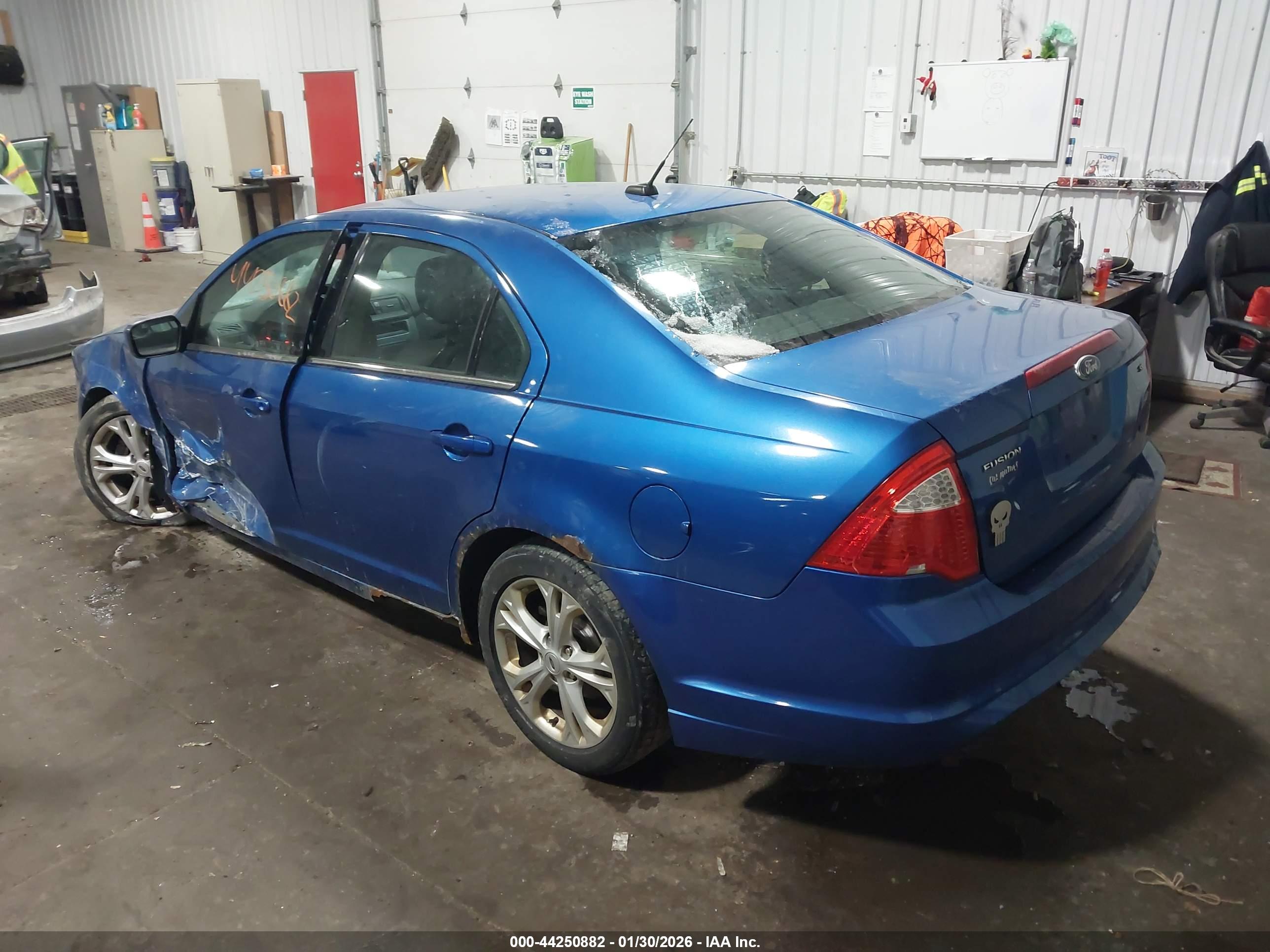 FORD FUSION image 3