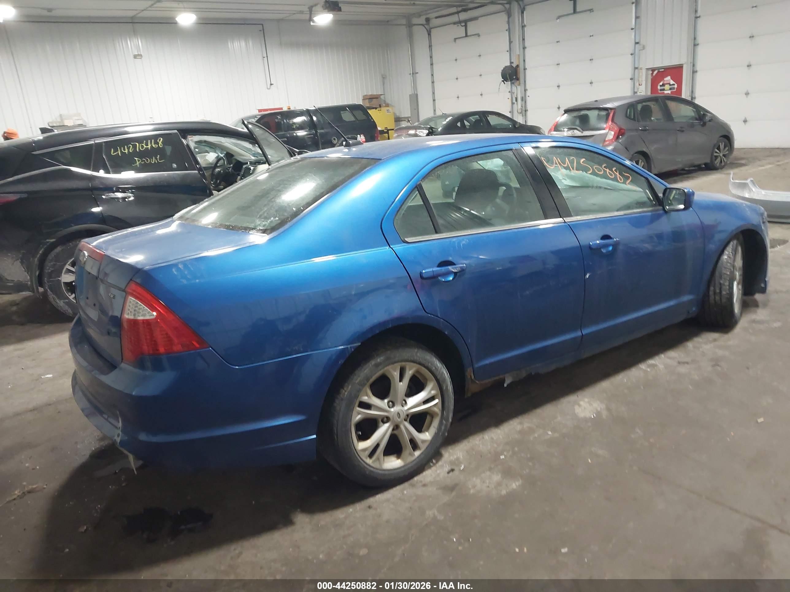 FORD FUSION image 4
