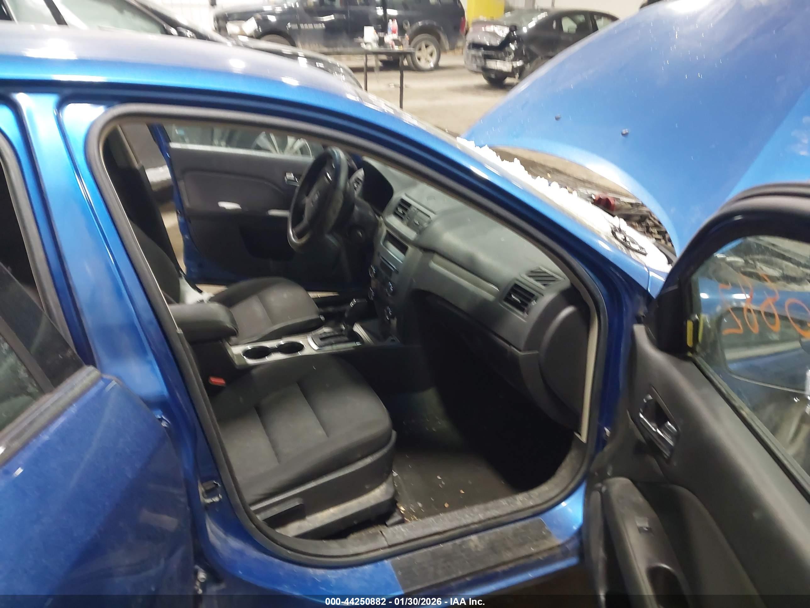 FORD FUSION image 5