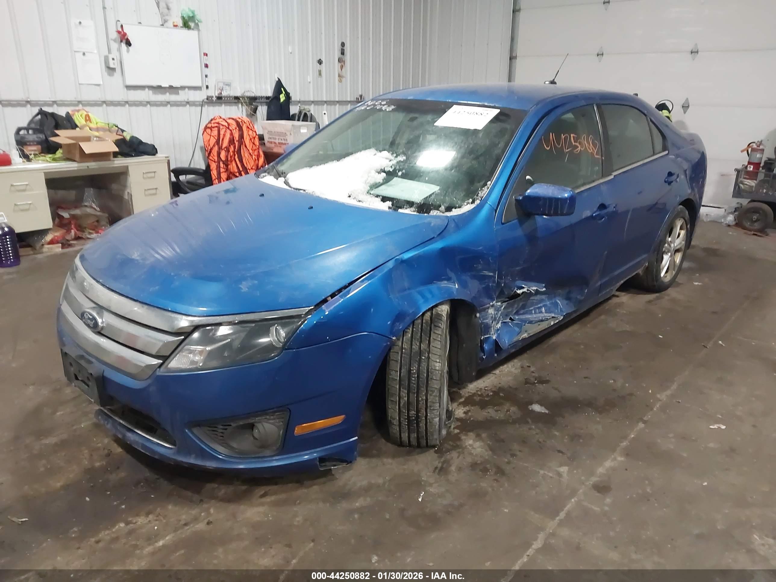 FORD FUSION image 6