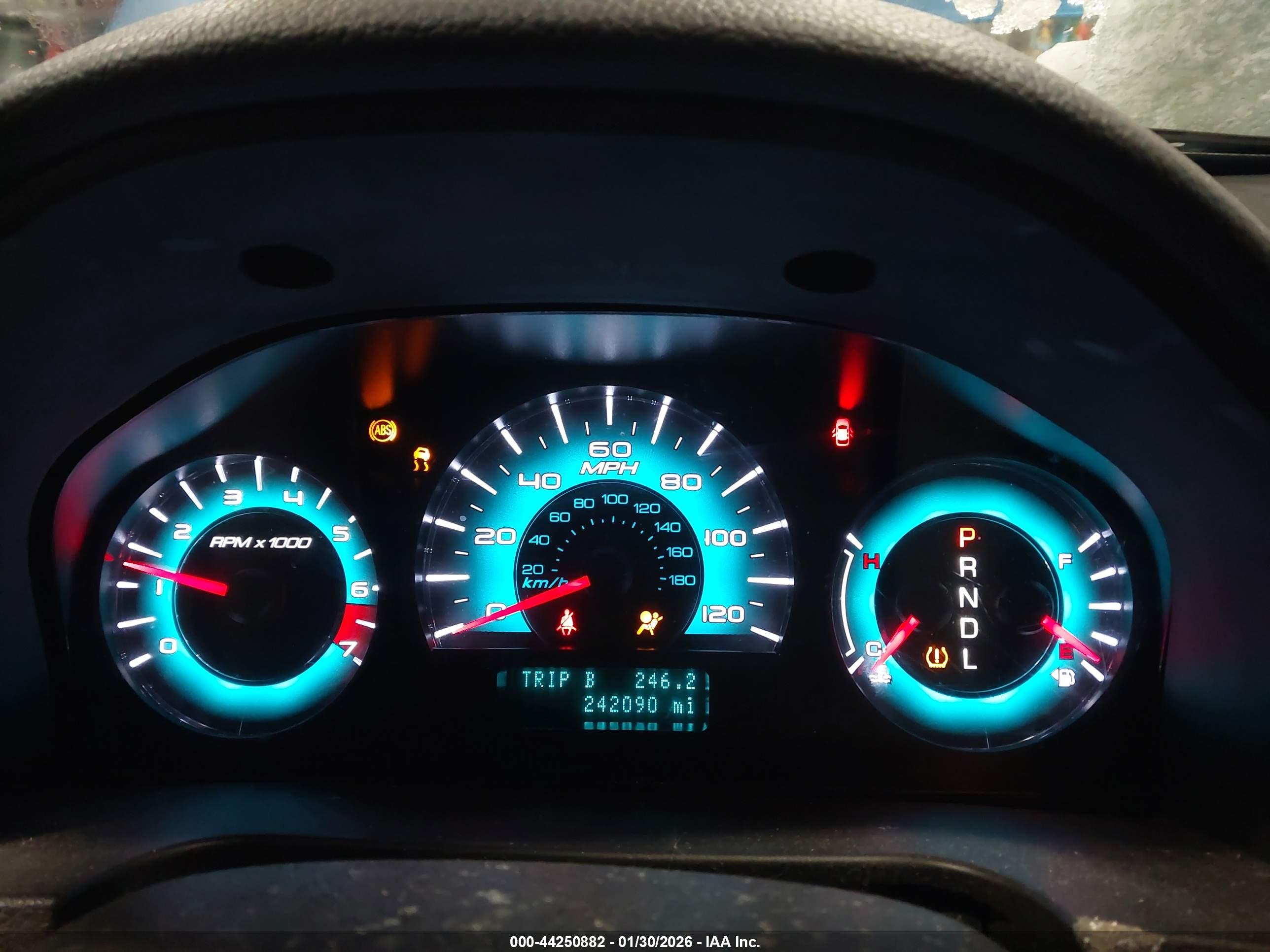 FORD FUSION image 7