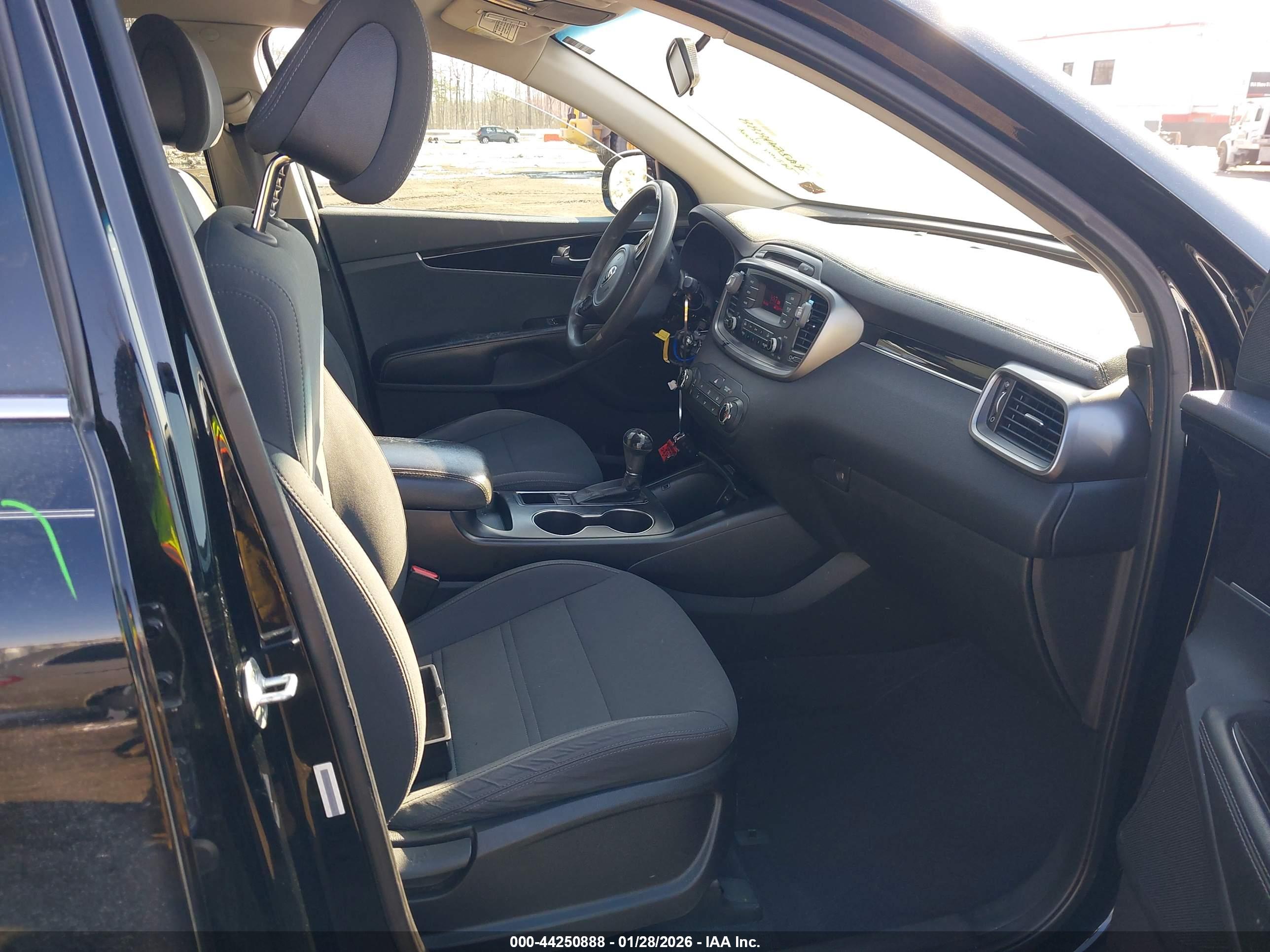 KIA SORENTO image 5