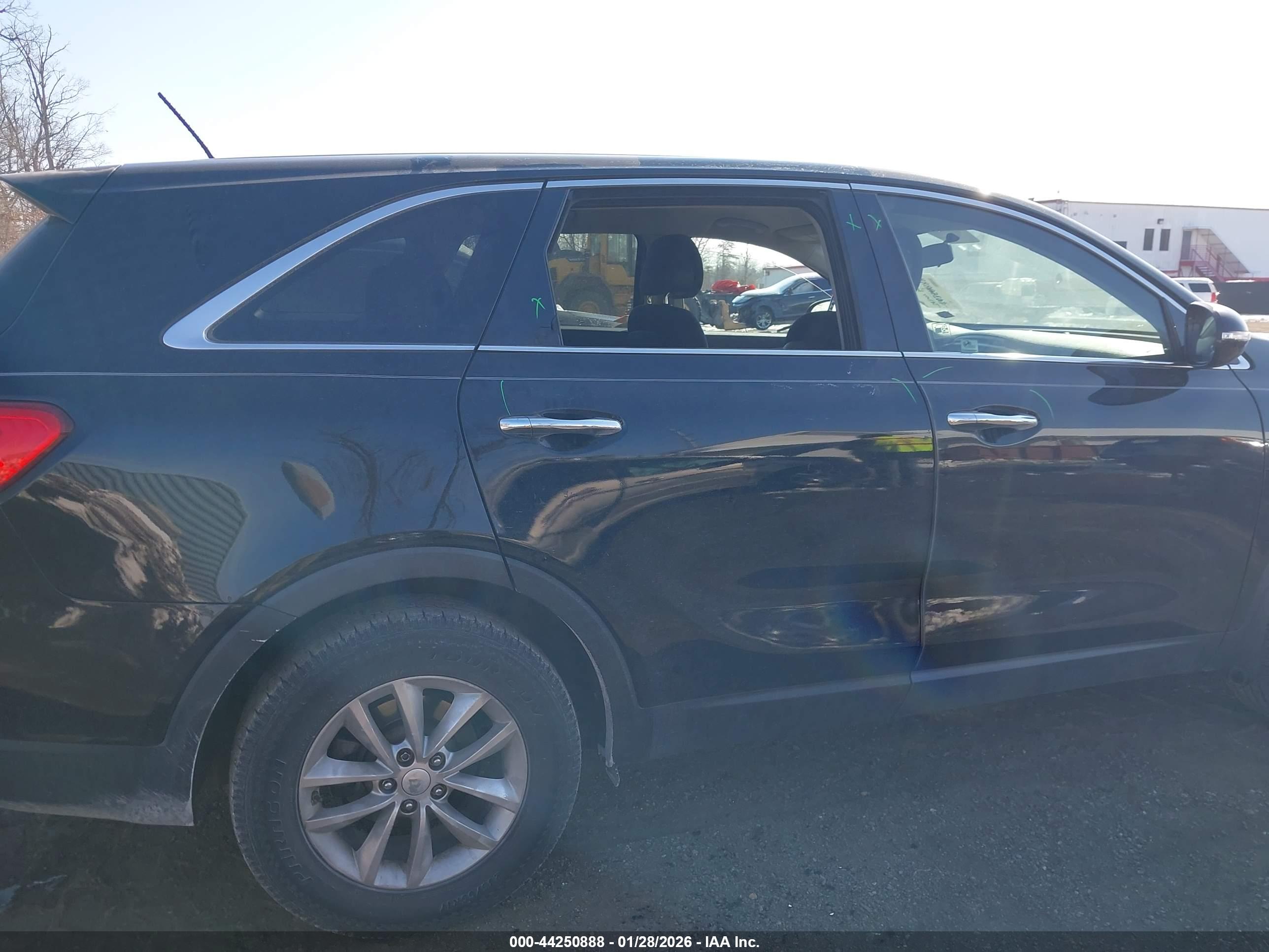 KIA SORENTO image 6
