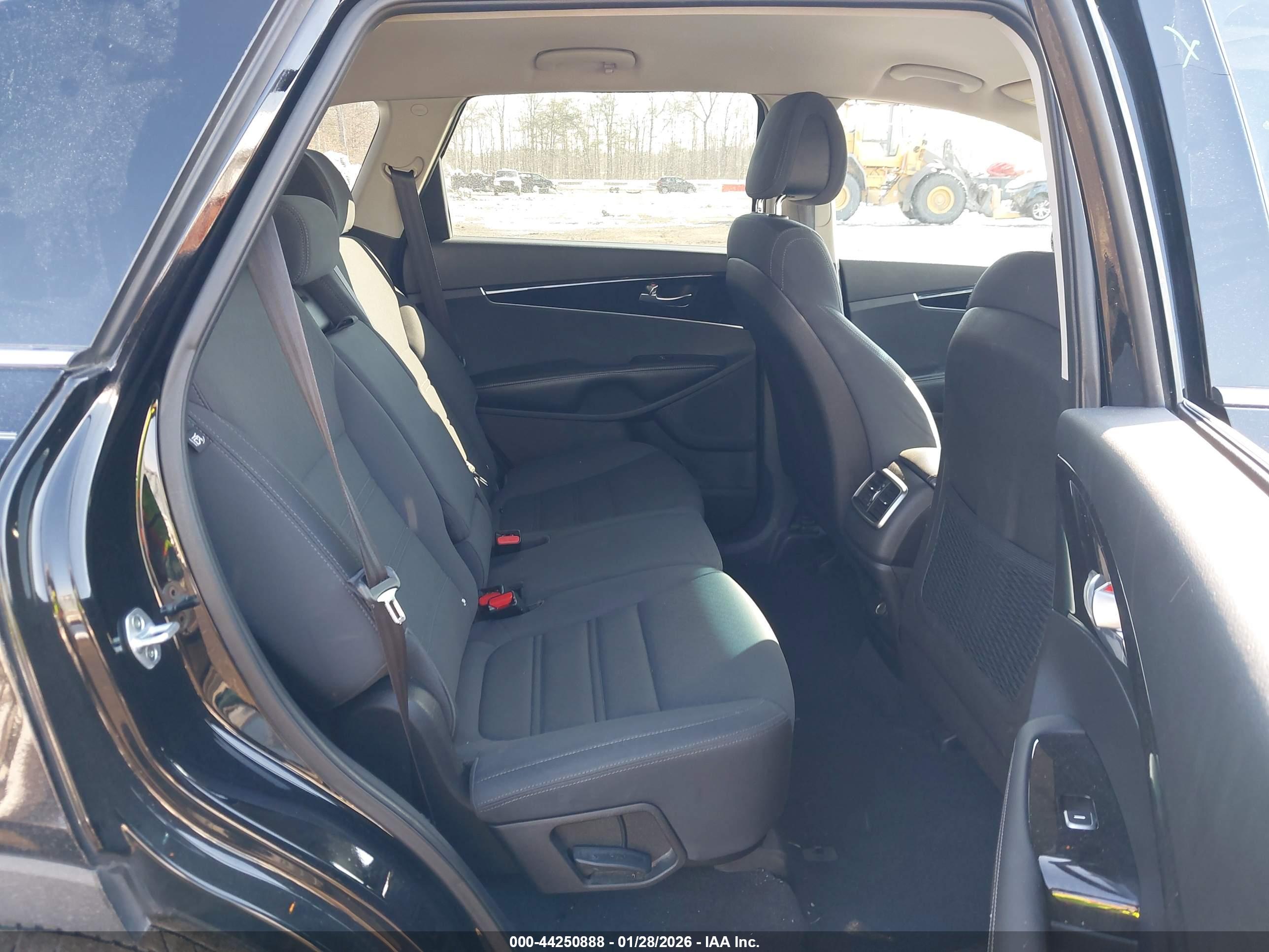KIA SORENTO image 8