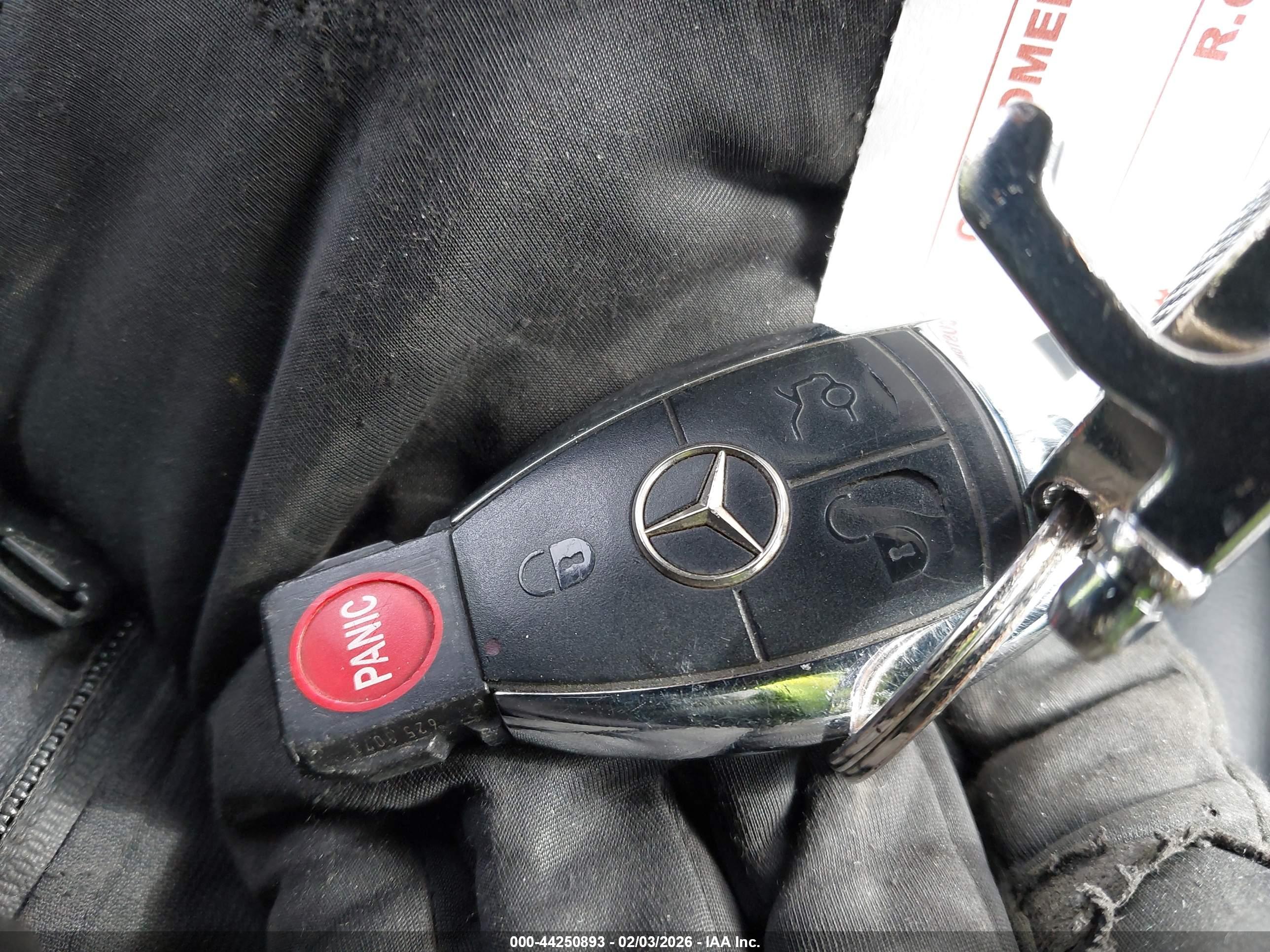 MERCEDES-BENZ E image 11