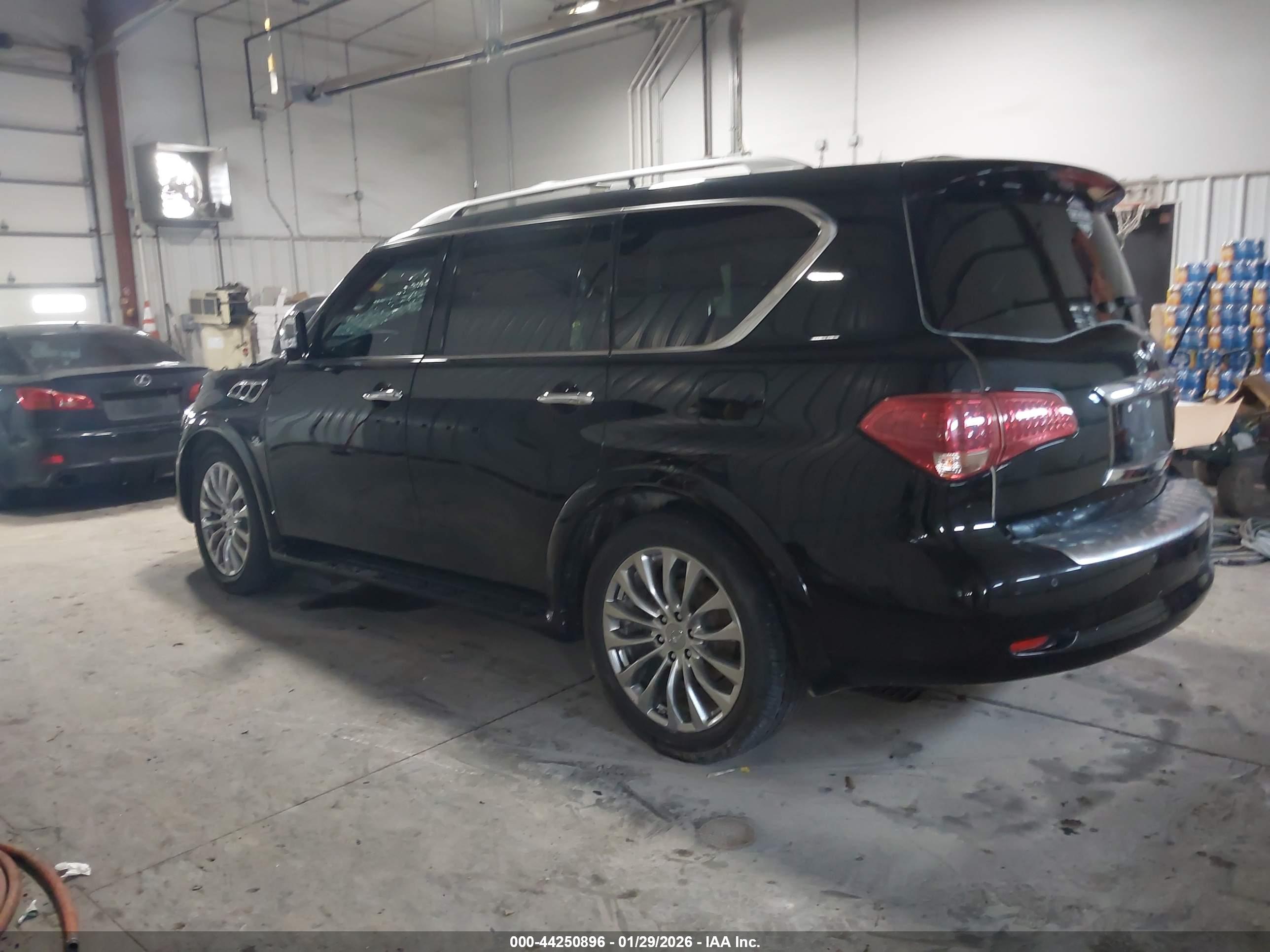 INFINITI QX80 image 3