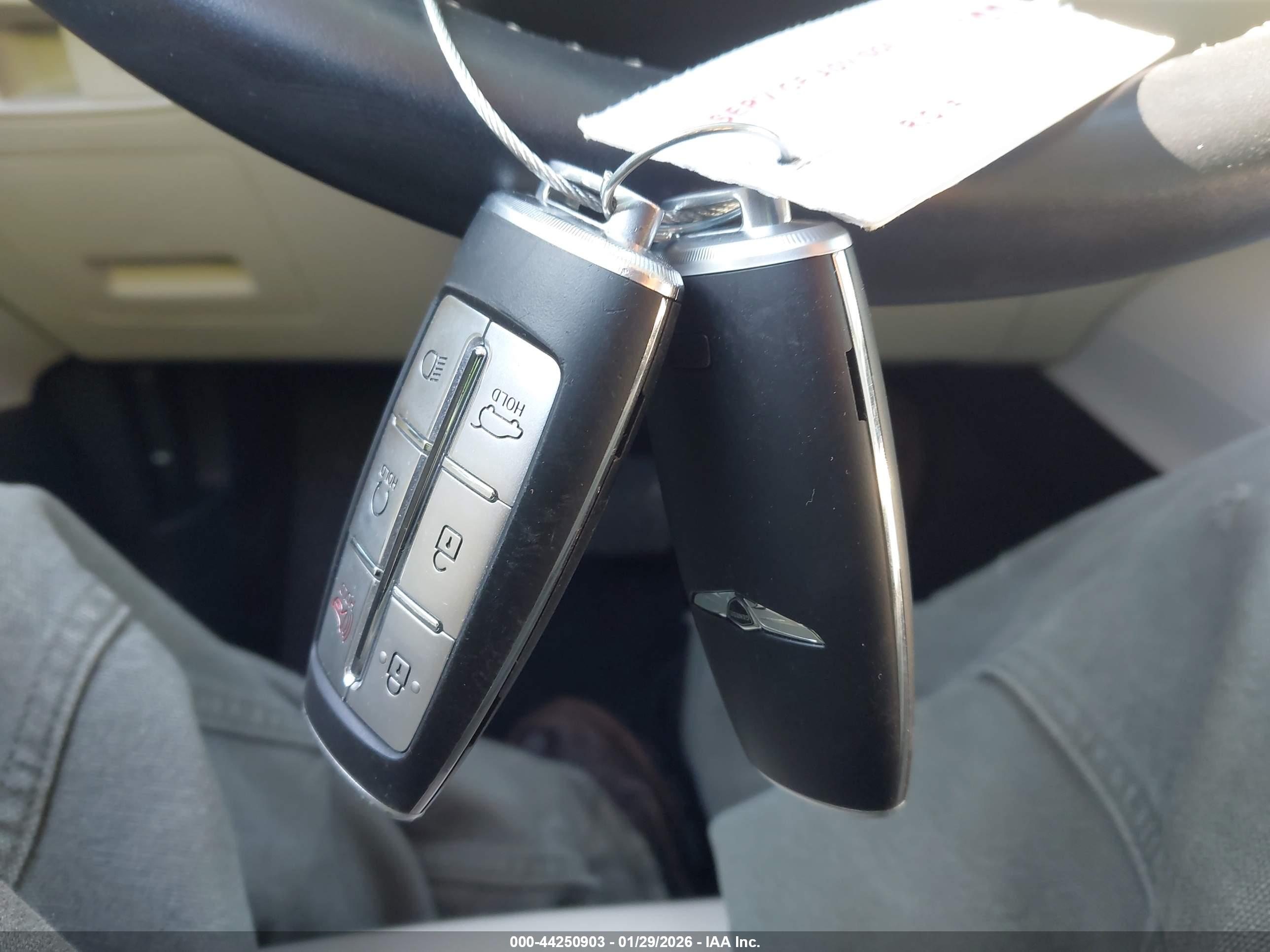 GENESIS GV70 image 11