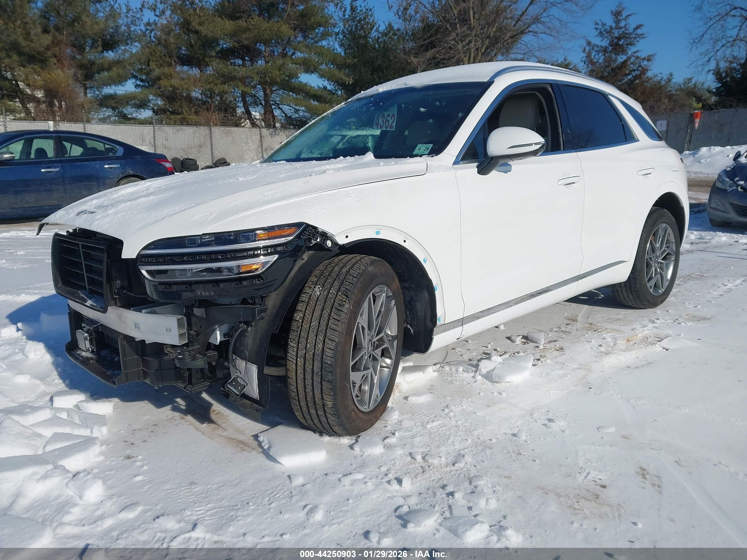 GENESIS GV70 image 2