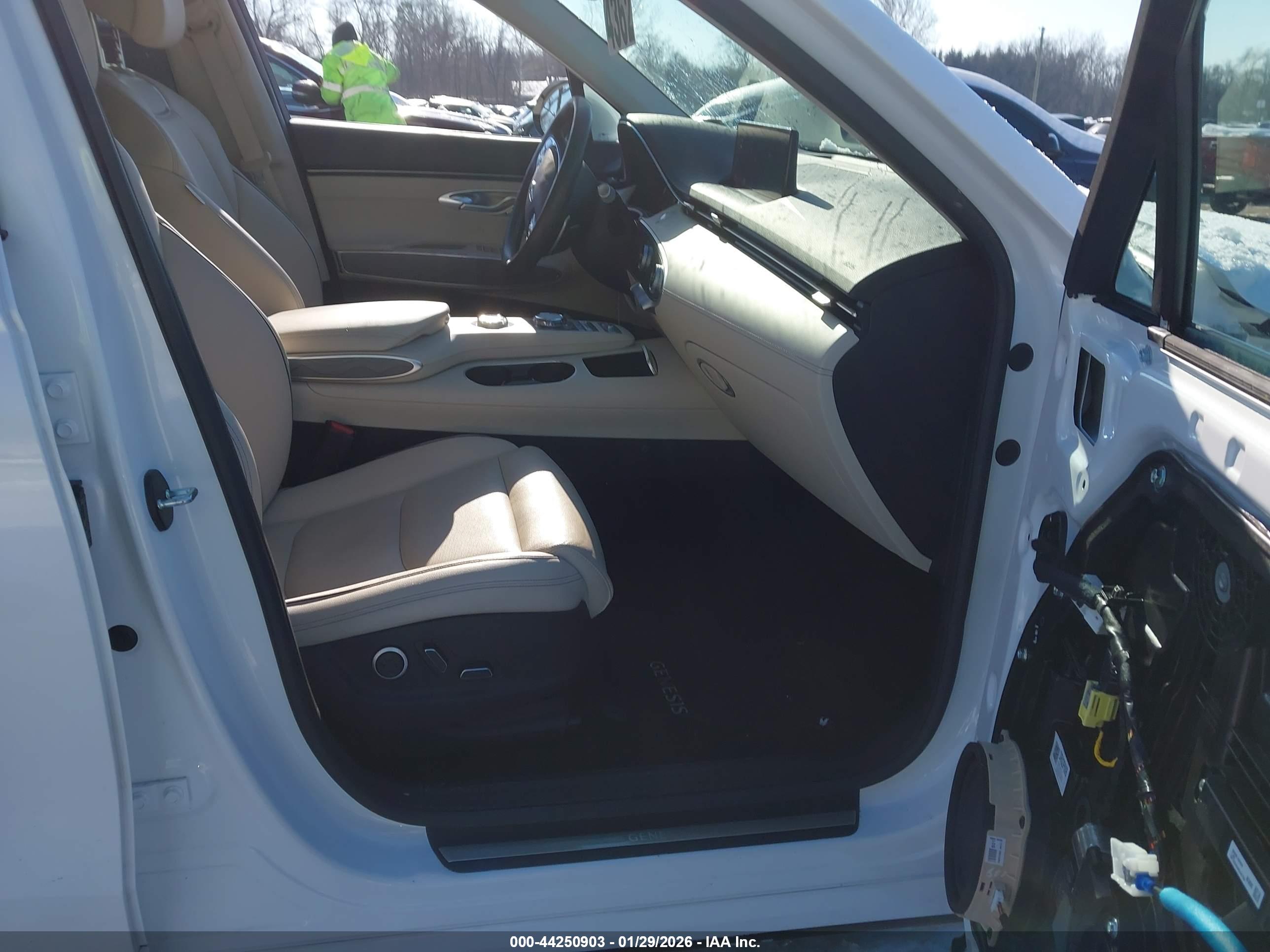 GENESIS GV70 image 5