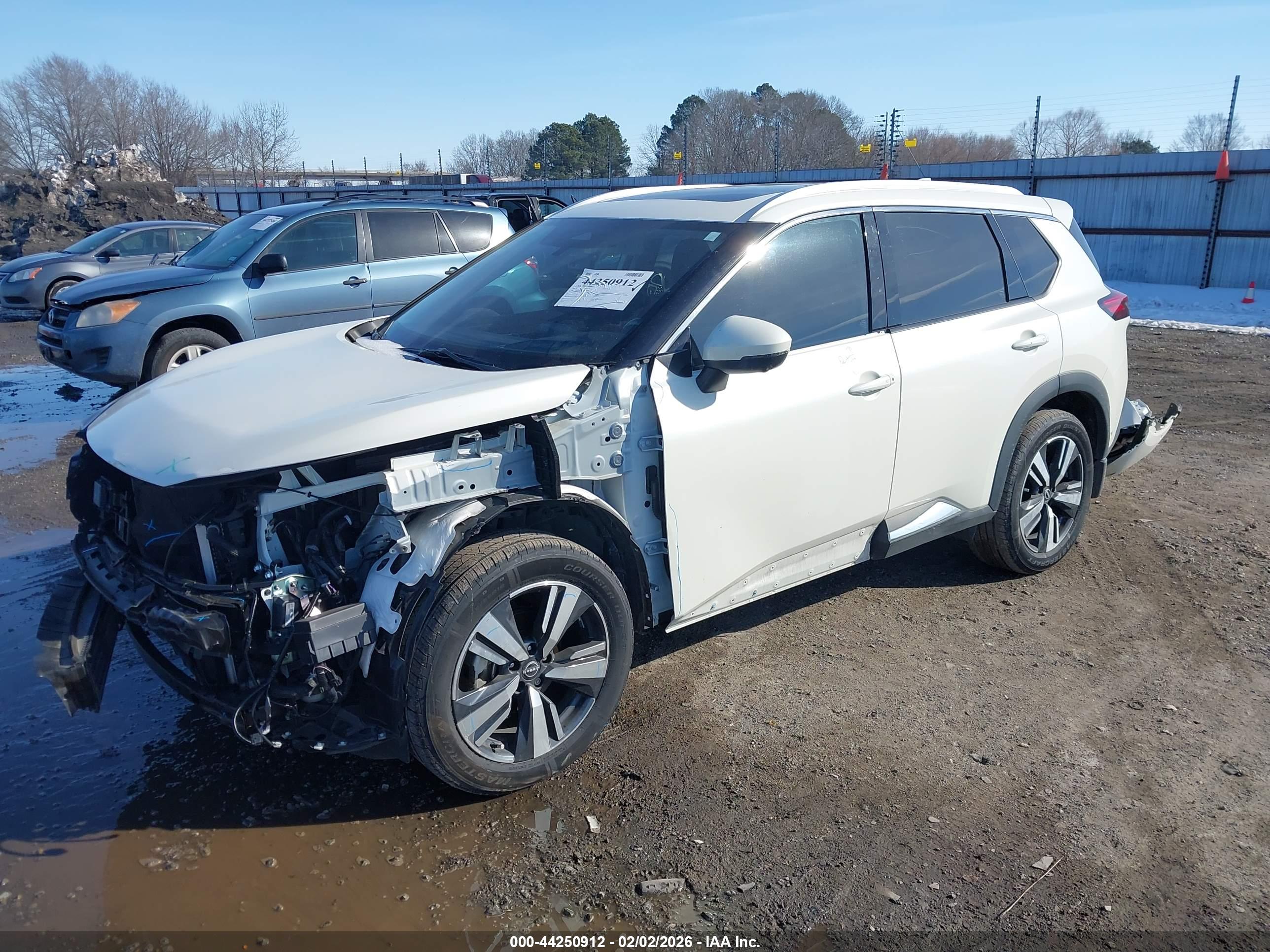 NISSAN ROGUE image 2